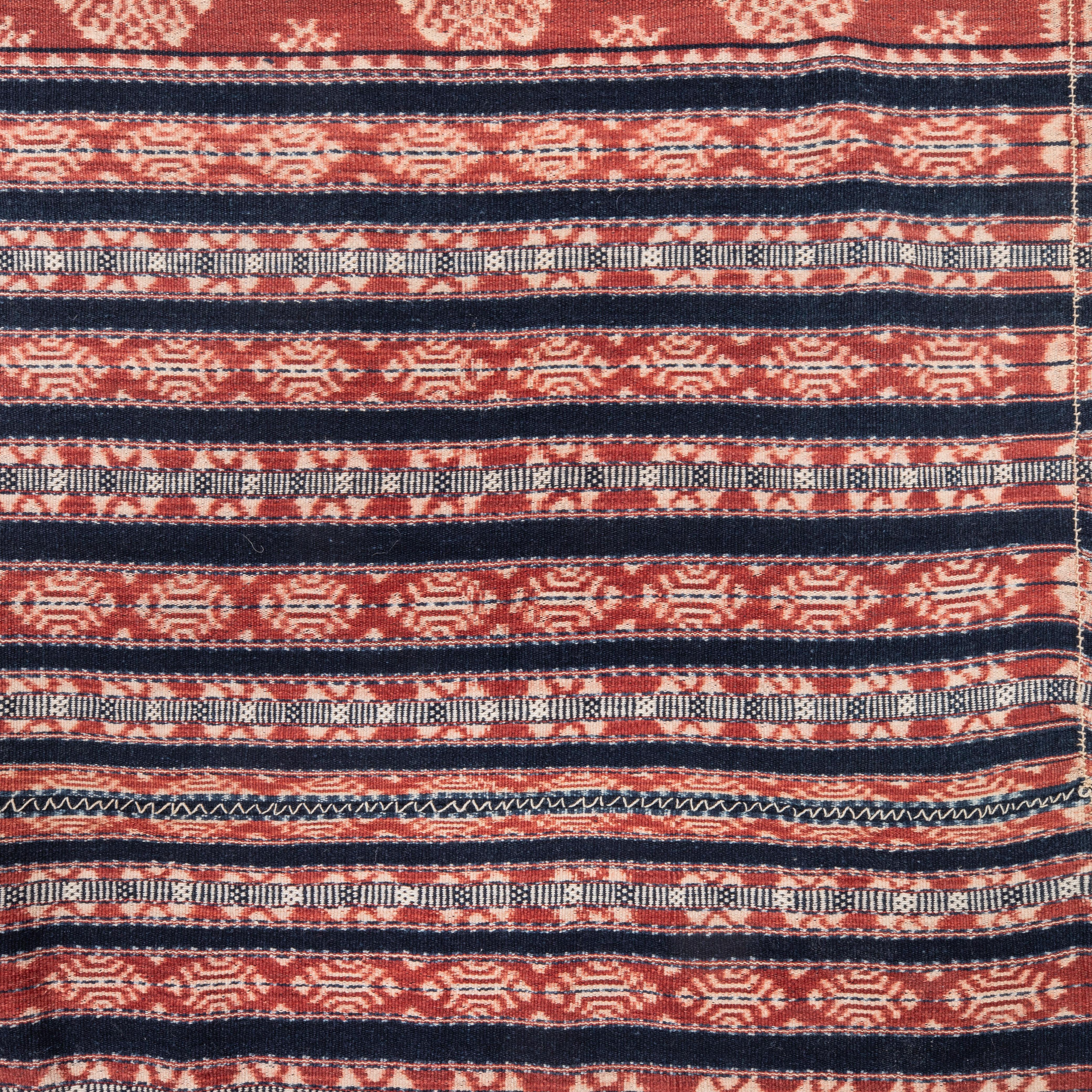 Indonesian Tube Skirt, Mid 20th C. In Good Condition For Sale In Istanbul, TR