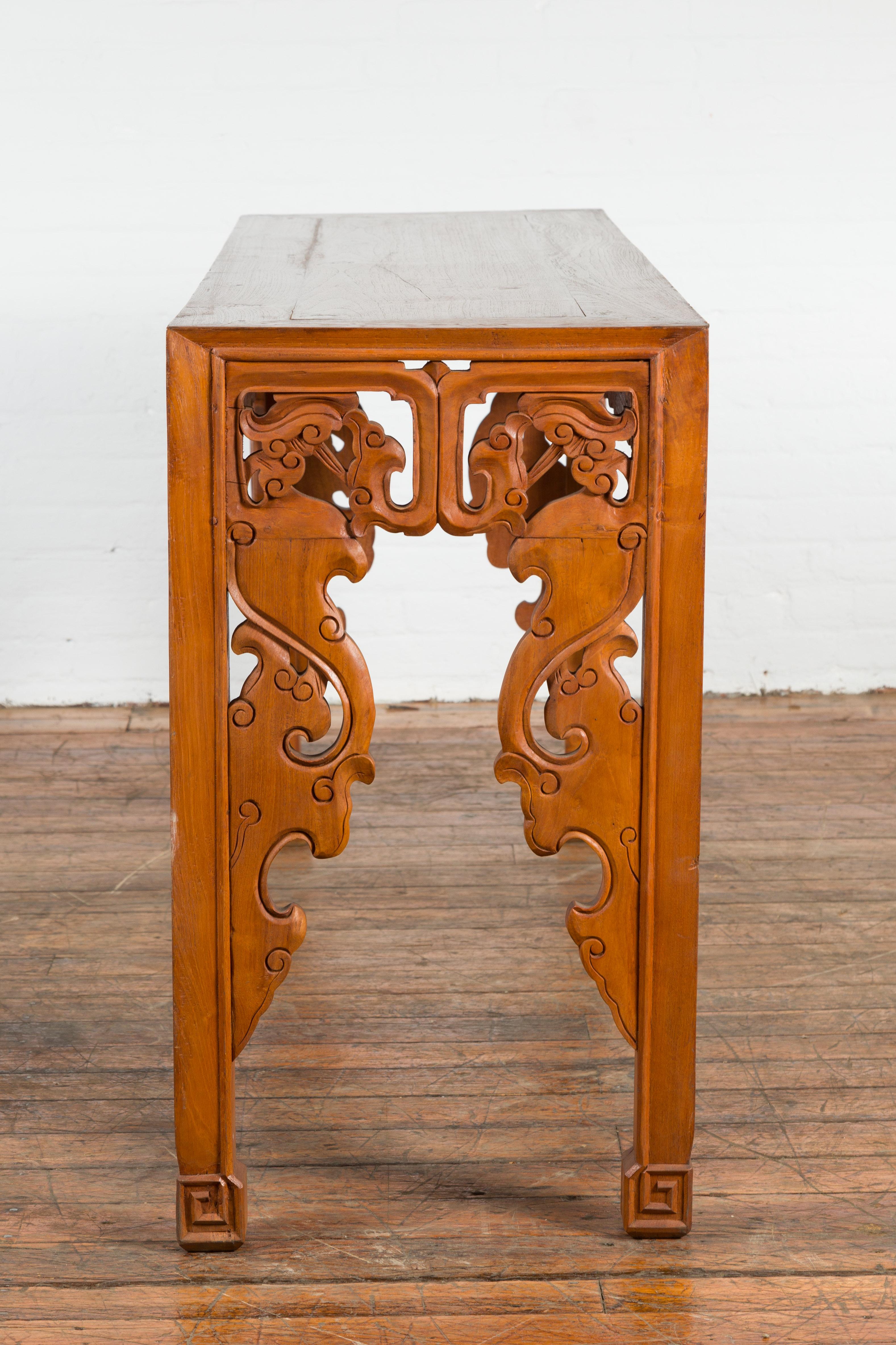 Indonesian Vintage Altar Console Table with Cloudy-Carved Apron and Spandrels For Sale 4