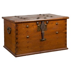 Commode indonésienne vintage avec sangle et poignées latérales uniques