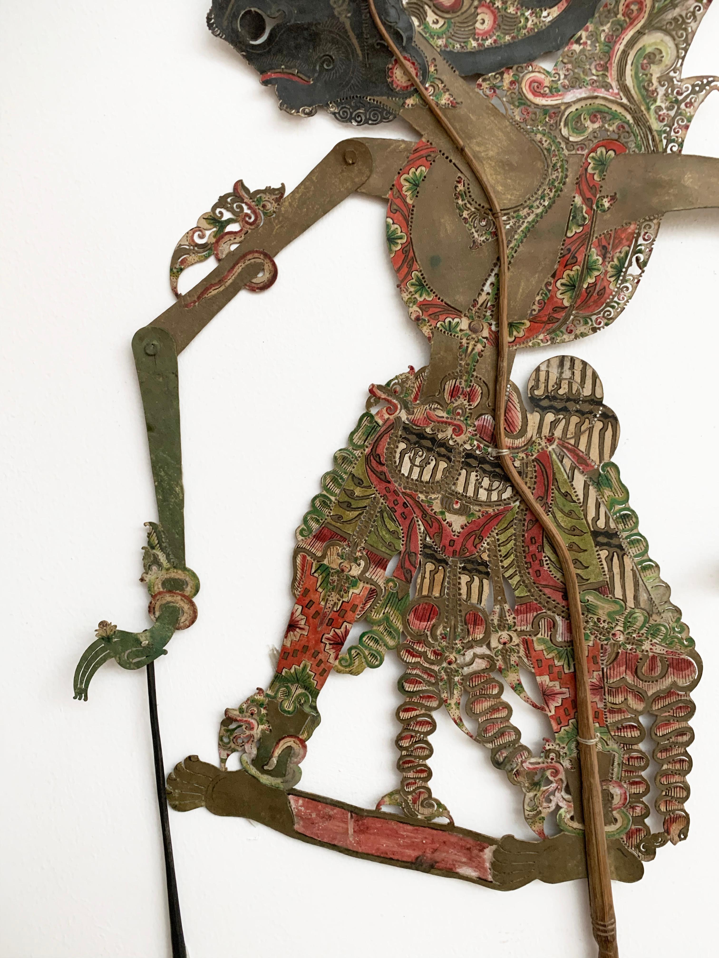 Indonesische indonesische „Wayang Kulit“ Schattenpuppe, Java, Indonesien, frühes 20. Jahrhundert (Stammeskunst) im Angebot