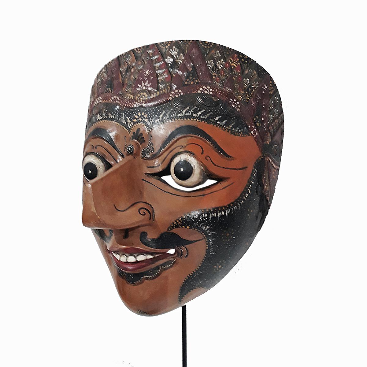 Teck Masque indonésien en bois, milieu du 20e siècle en vente