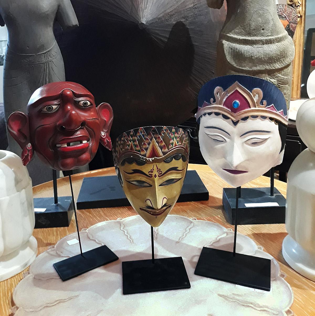 Masque indonésien en bois, milieu du 20e siècle en vente 2