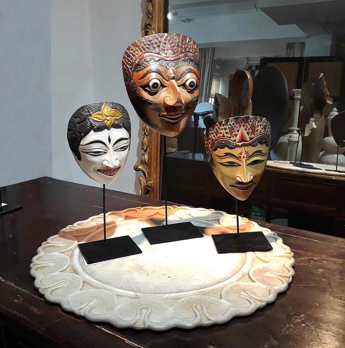 Masque indonésien en bois, milieu du 20e siècle en vente 3
