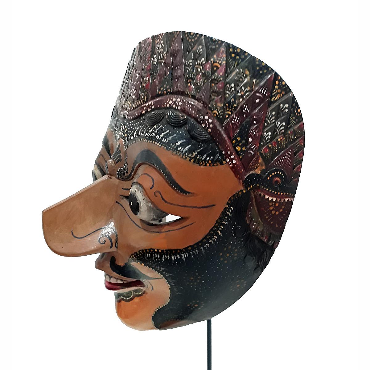 Indonesische Holzmaske, Mitte des 20. Jahrhunderts (Handgeschnitzt) im Angebot