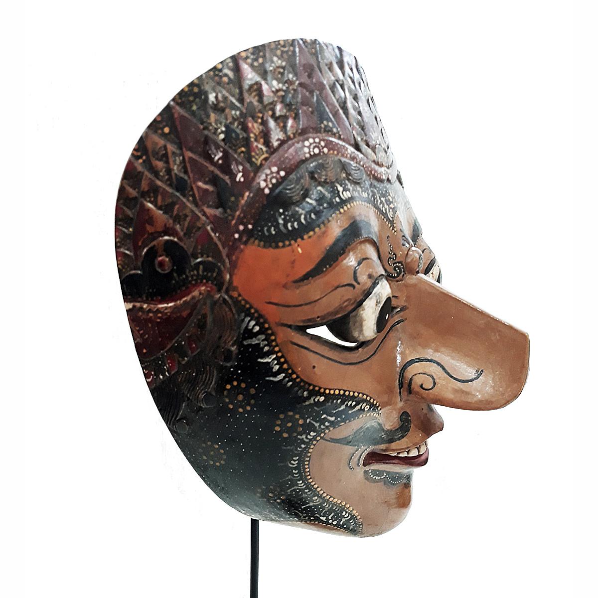 Indonesische Holzmaske, Mitte des 20. Jahrhunderts im Zustand „Gut“ im Angebot in New York, NY