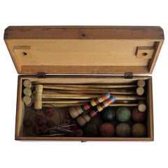 Juego de croquet de interior para 7 jugadores en caja de madera articulada, principios del siglo XX