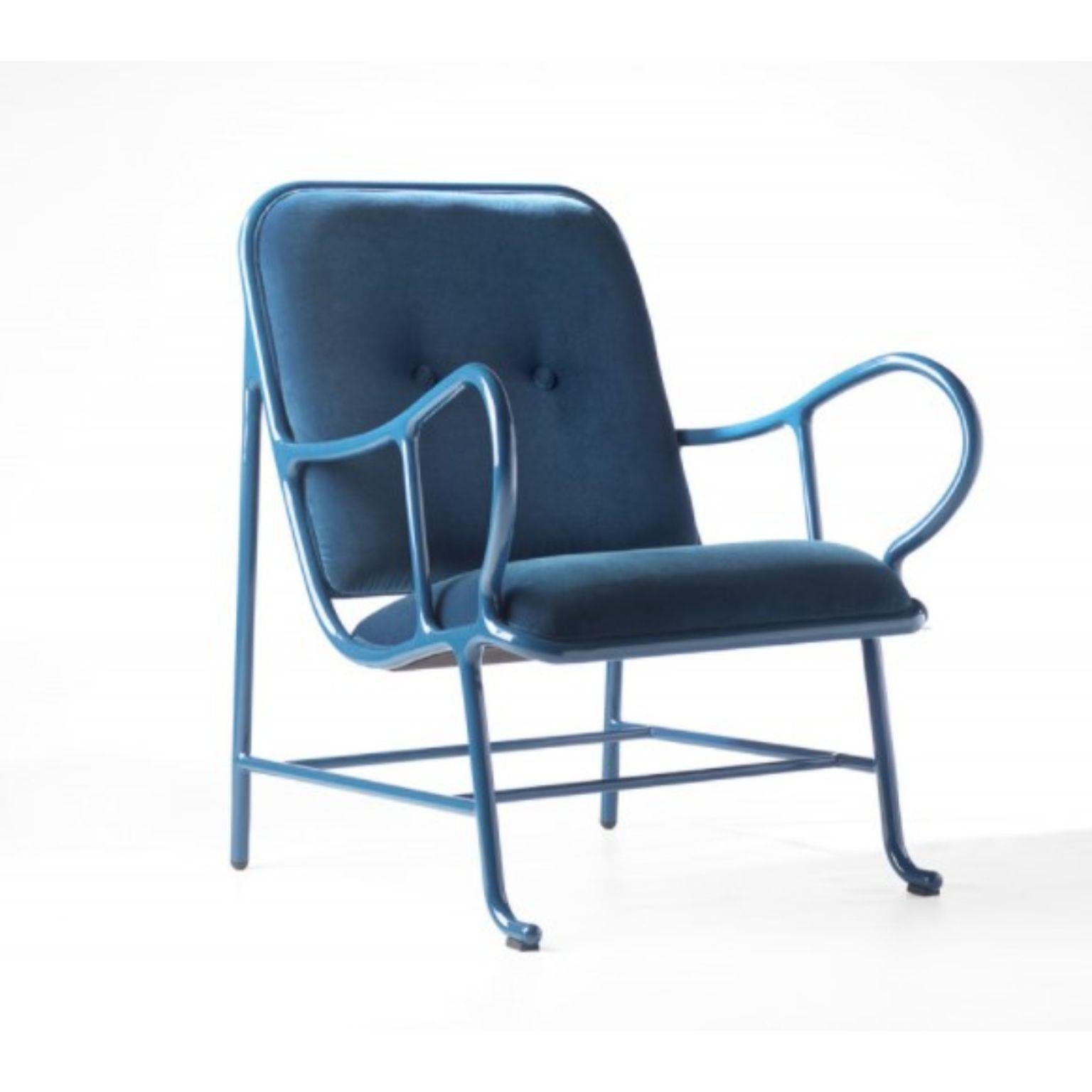 Indoor gardenia blue armchair by Jaime Hayon
Dimensions: D 89 x W 70 x H 100 cm 
Materials: structure in aluminum and laminates in extruded aluminum. Powder coating in white (RAL 9001), grey (RAL 7015), or green (RAL 6021). Detachable upholstered