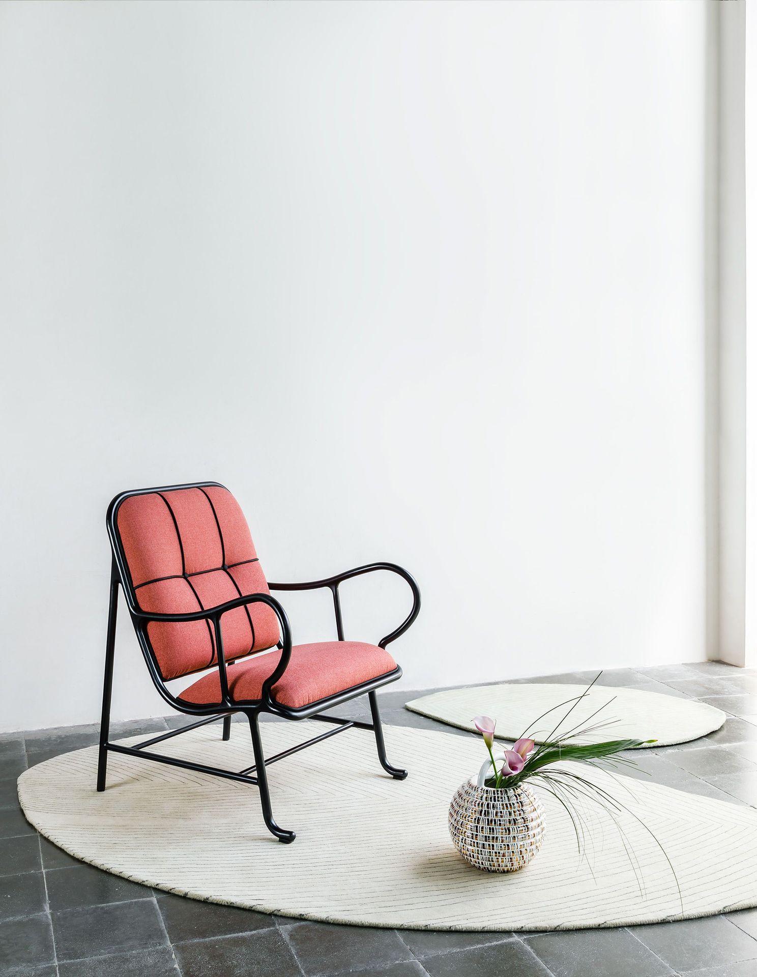 Indoor Gardenia Red armchair by Jaime Hayon 
Dimensions: D 89 x W 70 x H 100 cm 
Materials: structure in cast aluminum and laminates in extruded aluminum. Powder coating in Alesta Anodic Black or in high-gloss yellow (RAL 1005). Seat and backrest