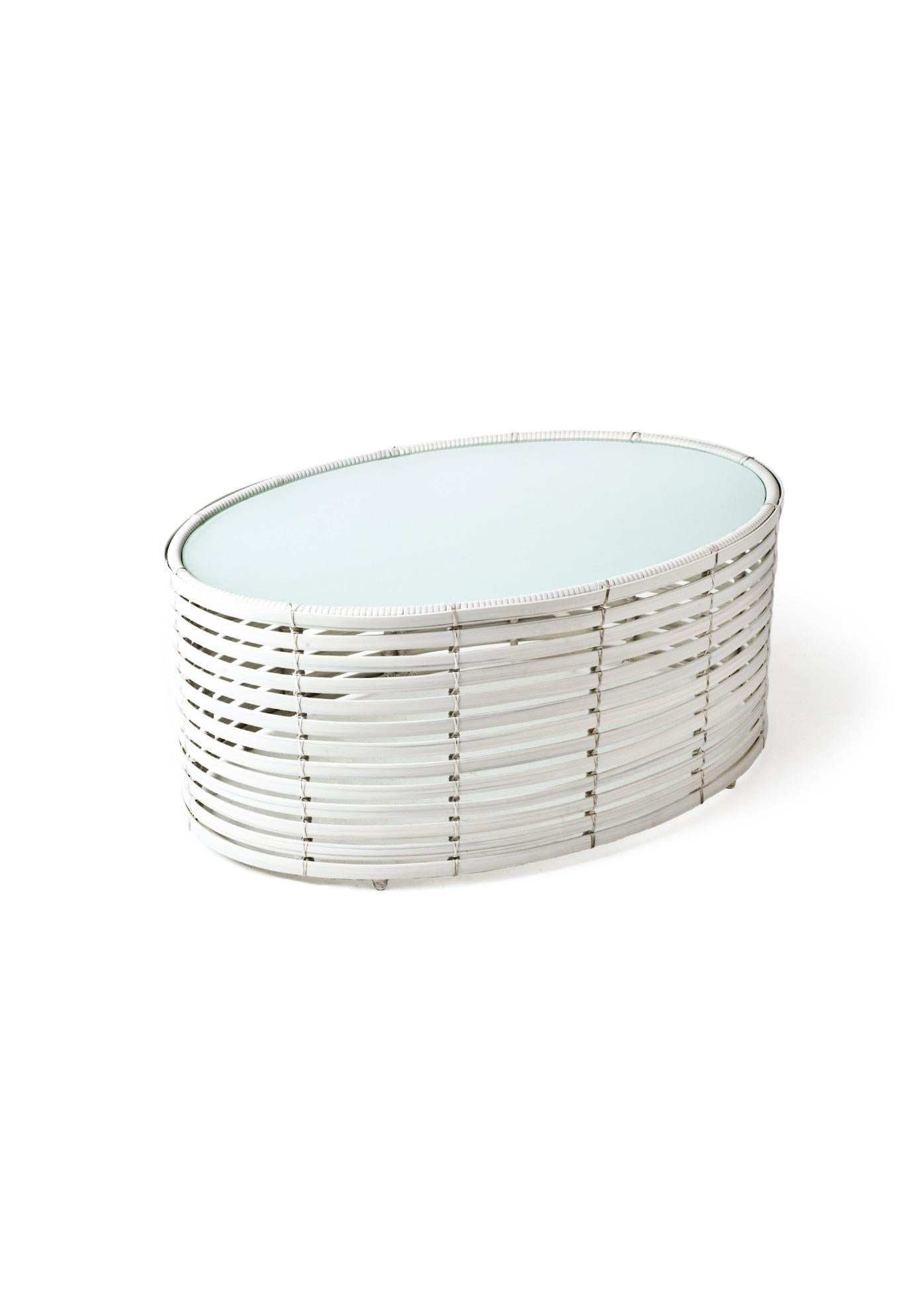 Indoor medium oval Lolah coffee table by Kenneth Cobonpue.
Materials: nylon, steel, rattan. glass.
Also available in other colors and for outdoors.
Dimensions: 
glass 58 cm x 88 cm x H 6 mm.
table 60 cm x 90 cm x H 40 cm.

Created using