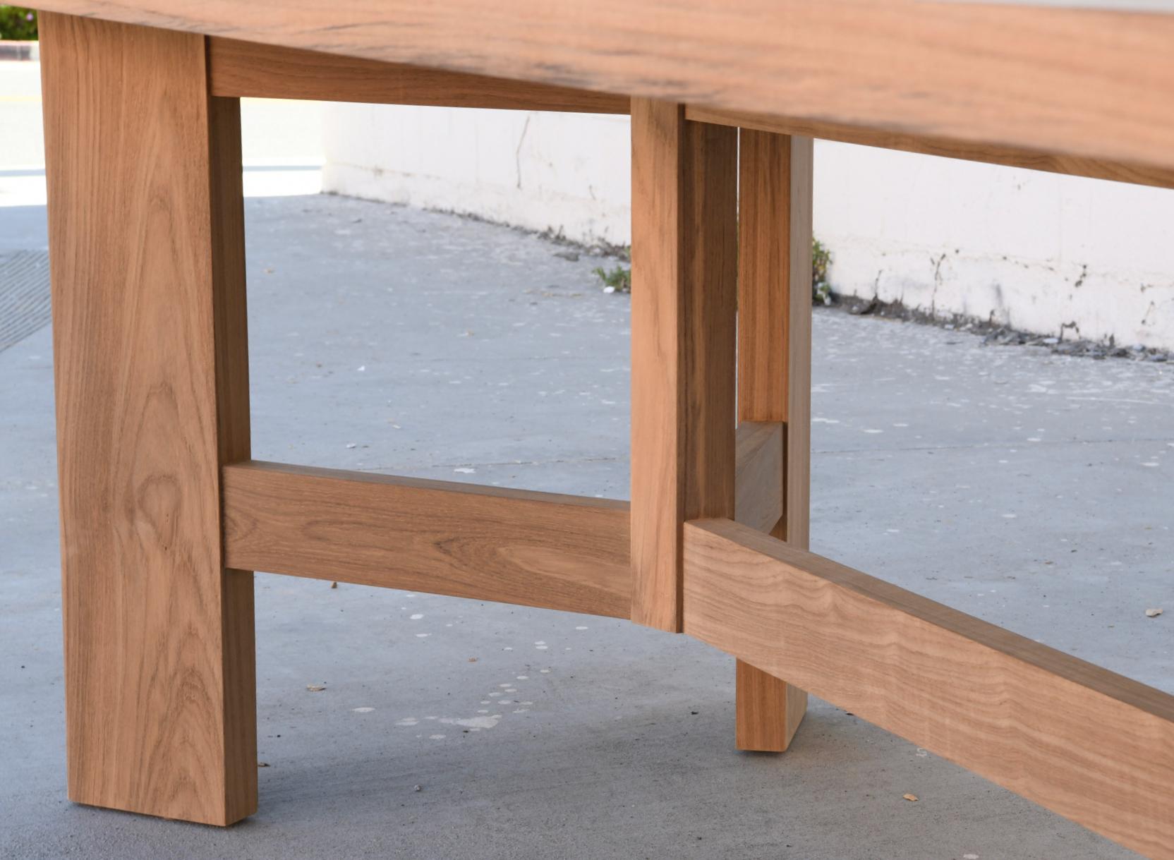 Lia Dining Table Made from Teak (indoor or outdoor) In New Condition For Sale In Los Angeles, CA