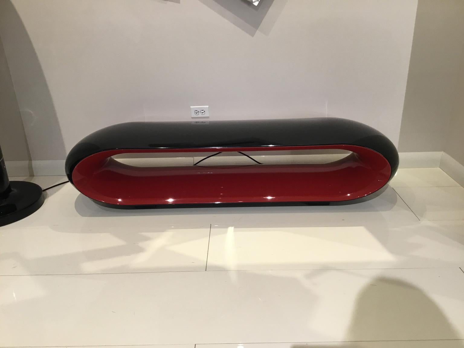 Banco de interior / exterior lacado brillante negro y rojo de Christophe Pillet Moderno en venta