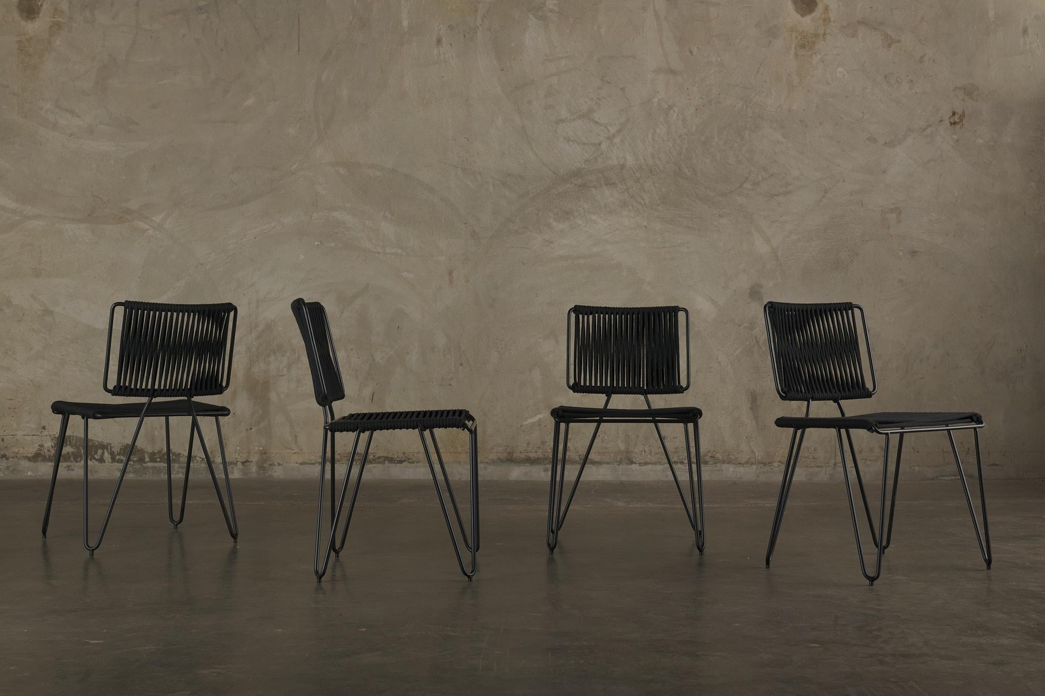 Inspirada en el modernismo de mediados de siglo de Acapulco y tiene una mesa de comedor compañera ( en otro anuncio ) 