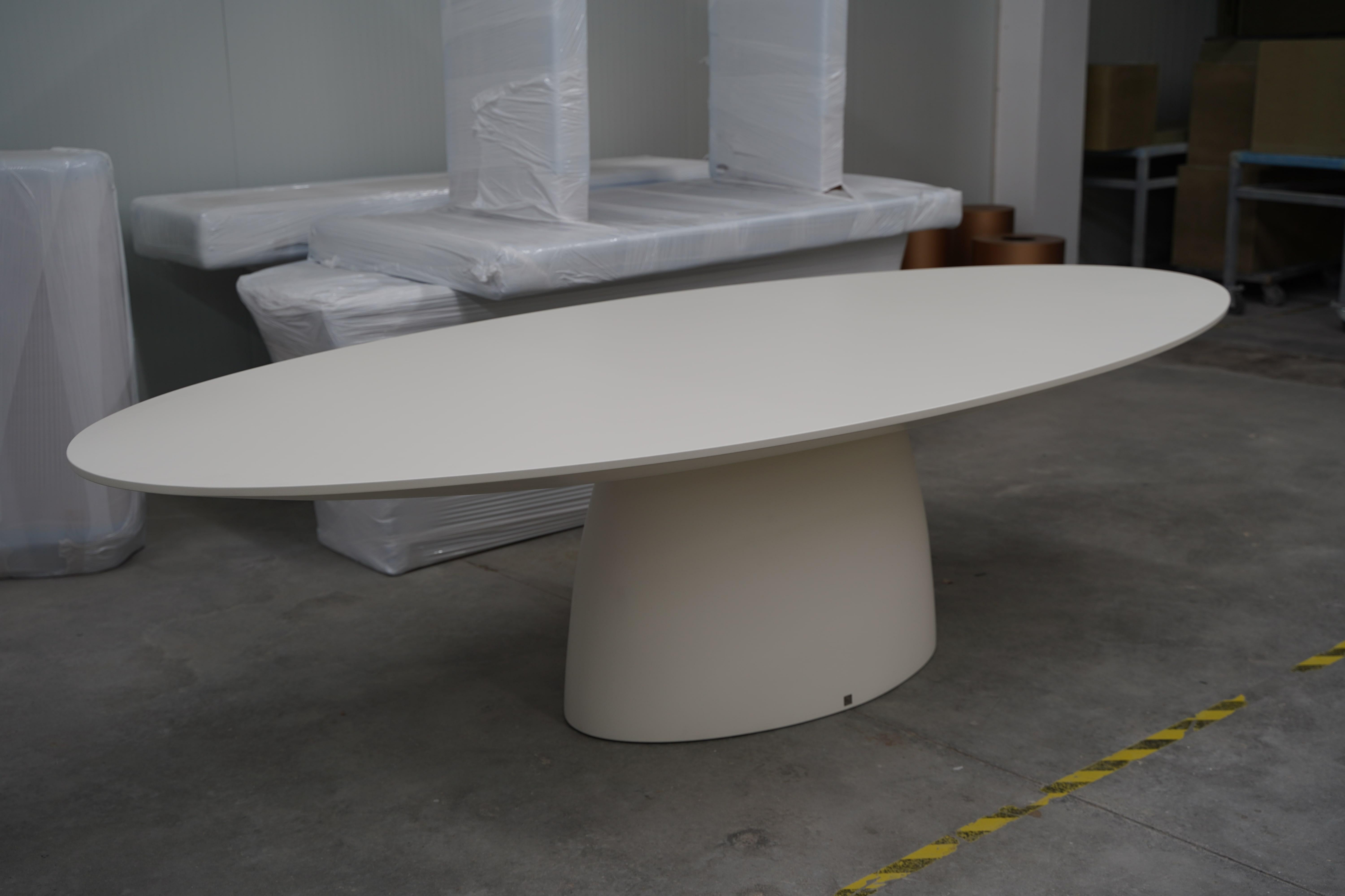 Mesa de comedor para interior/exterior de resina lacada resistente a los arañazos, RAL1001 Portugués en venta