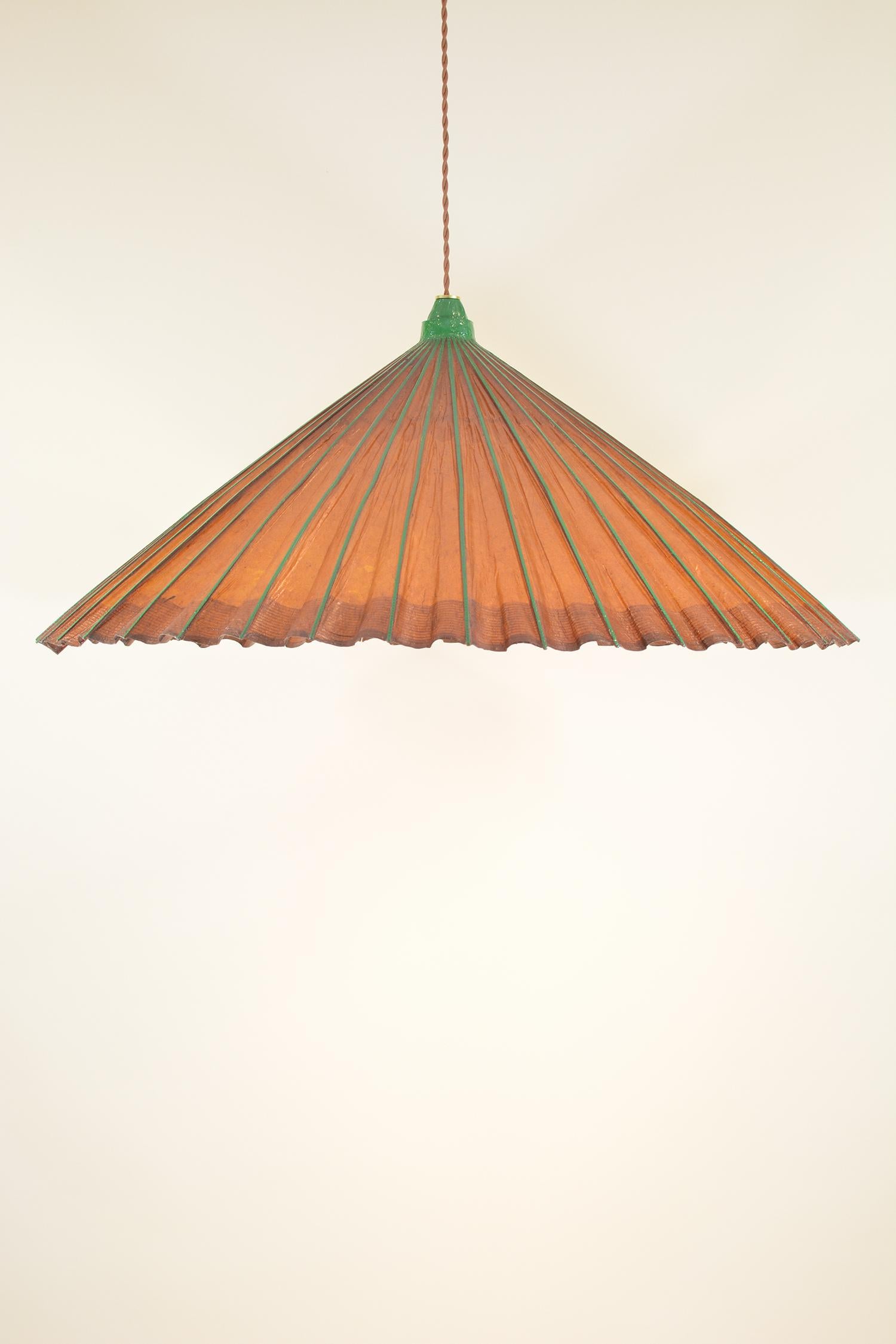 Indoor/Outdoor Hängelampe aus japanischem Sonnenschirm aus den 1950er Jahren (Moderne) im Angebot