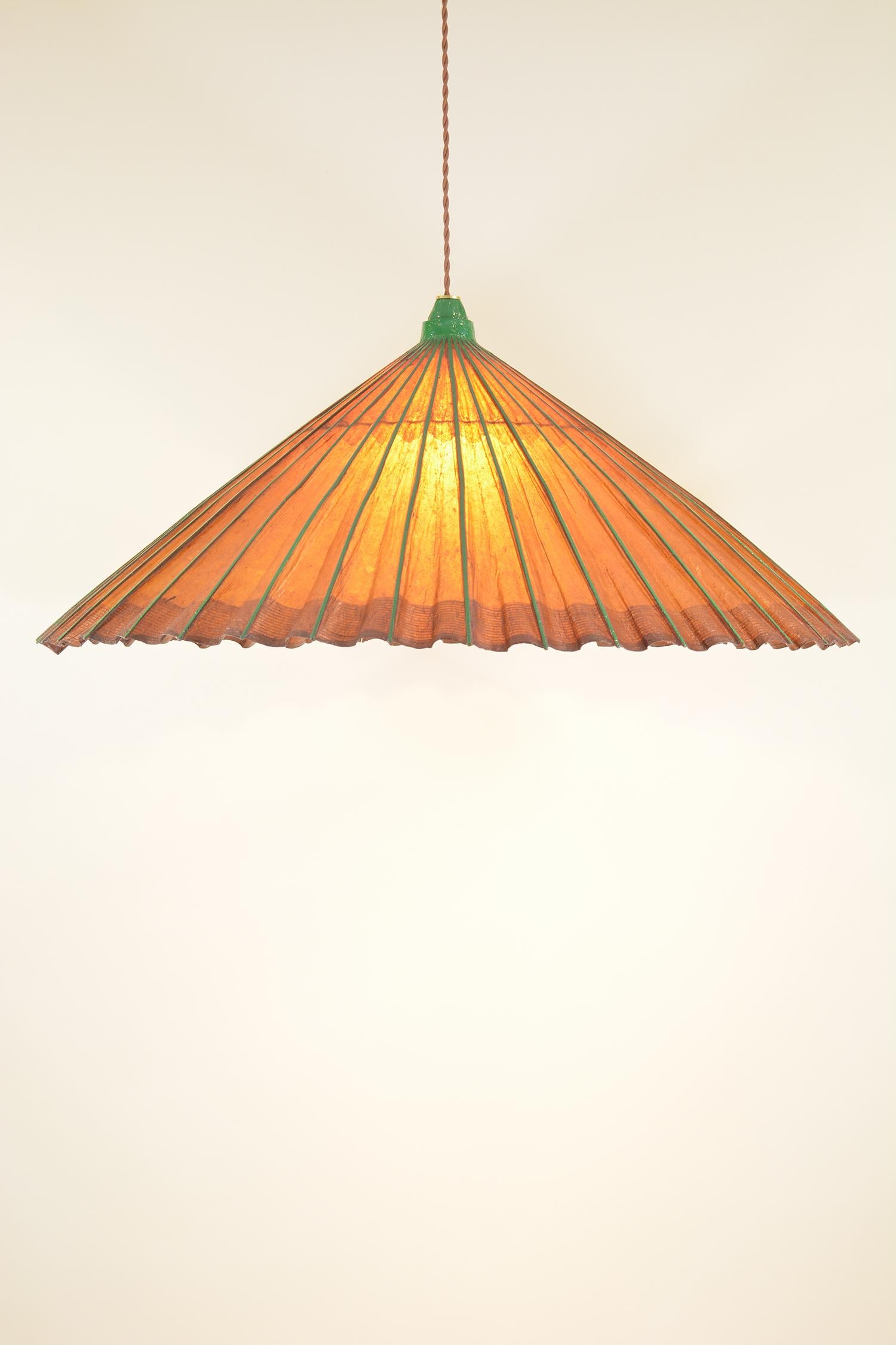 Indoor/Outdoor Hängelampe aus japanischem Sonnenschirm aus den 1950er Jahren (amerikanisch) im Angebot
