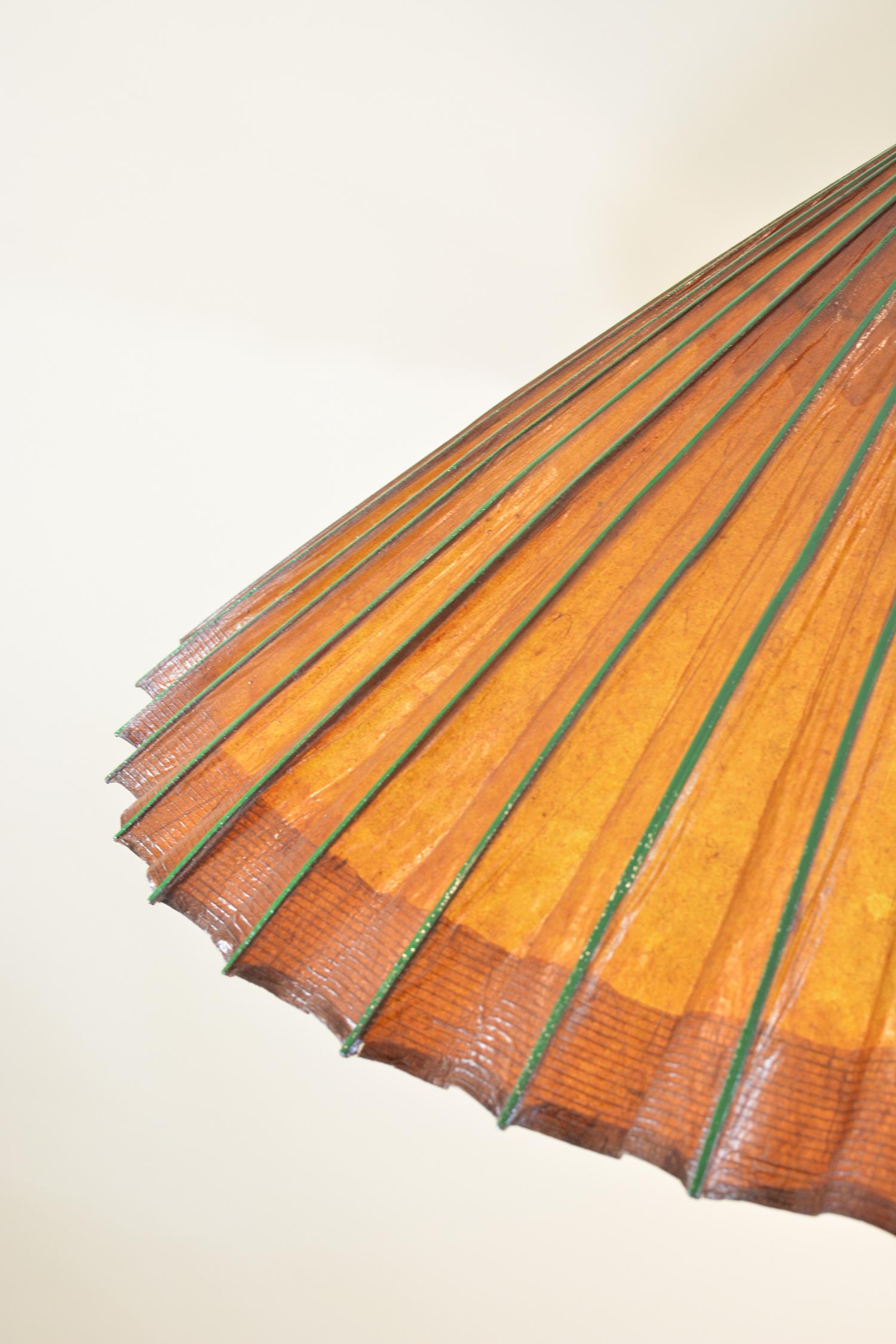 Indoor/Outdoor Hängelampe aus japanischem Sonnenschirm aus den 1950er Jahren im Angebot 1