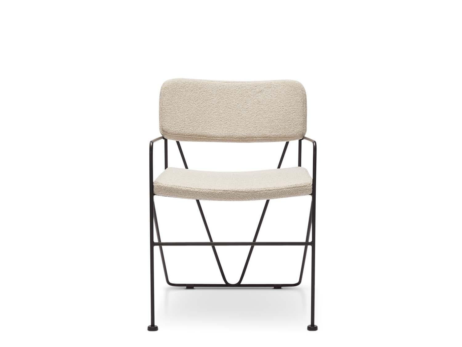 La Silla de comedor Hinterland tiene una estructura de acero con recubrimiento de polvo y cojines de respaldo y asiento extraíbles. Para uso interior o exterior. 

La colección Lawson-Fenning está diseñada y fabricada a mano en Los Ángeles,