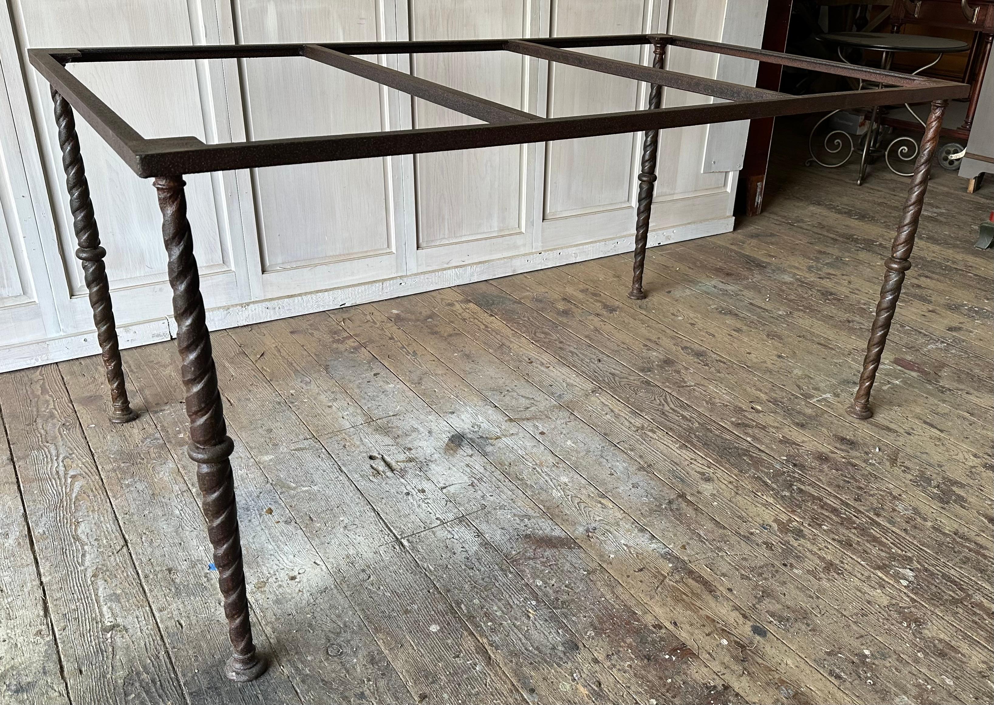 Indoor/Outdoor Metal Base Dining Table In Good Condition For Sale In Sheffield, MA