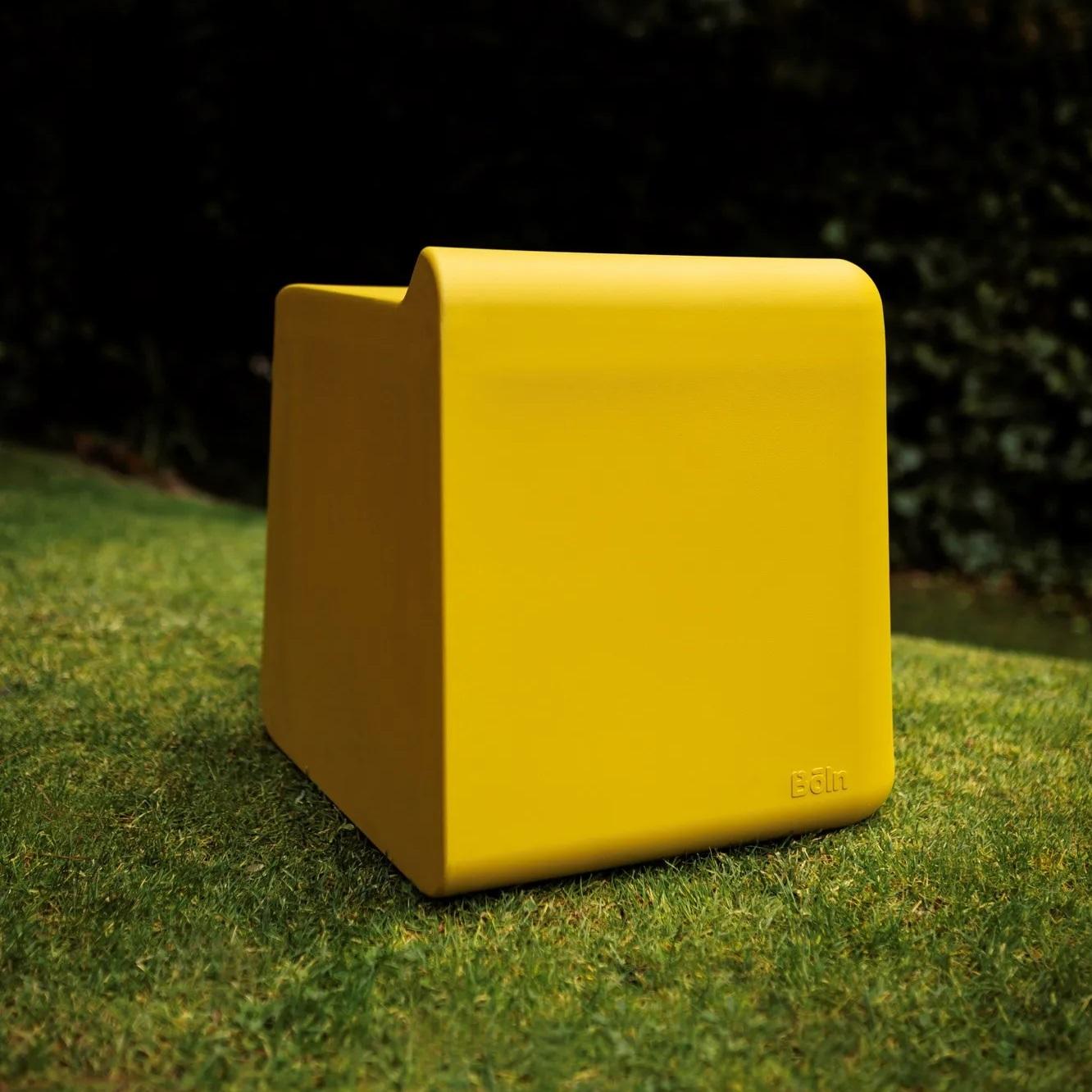 Indoor/Outdoor Modular Seating with 2 Side Tables, Crafted Using Flexyskin For Sale 5