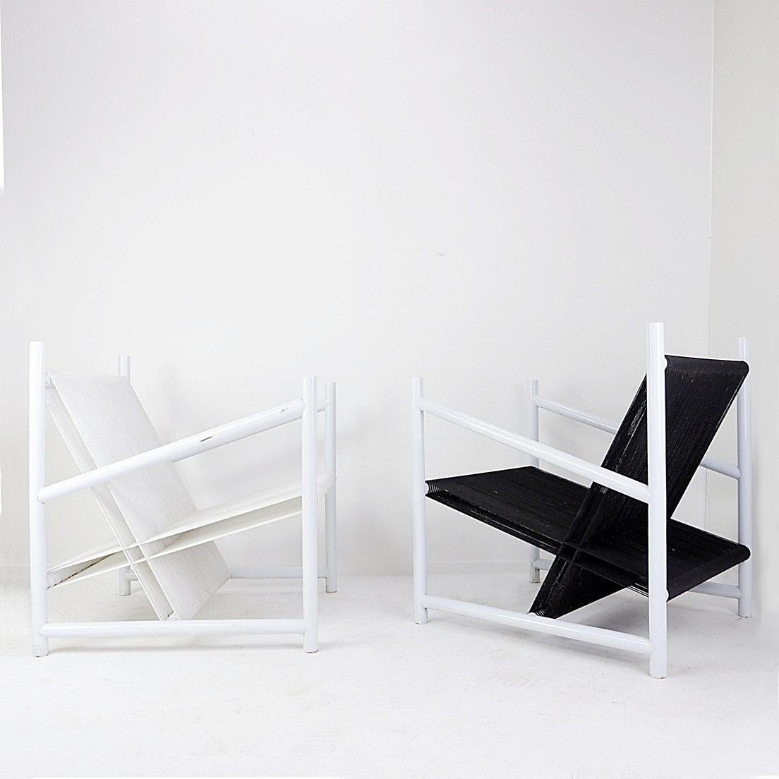 Wrought iron tubular structure with white plastic scoubidou wires and black synthetic scoubidou wires.
Indoor/Outdoor pair of Black/White Armchairs
Garden - Decoration - Armchairs
Measures : 67cmx73cm H:73,5cm SH:42cm 
Material : Metal - Scoubidou