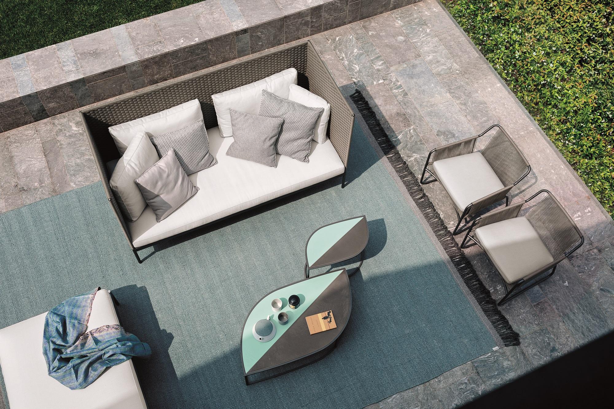 Indoor/Outdoor Roda Leaf Coffee Table Set Designed by Gordon Guillaumi In New Condition In Boston, MA