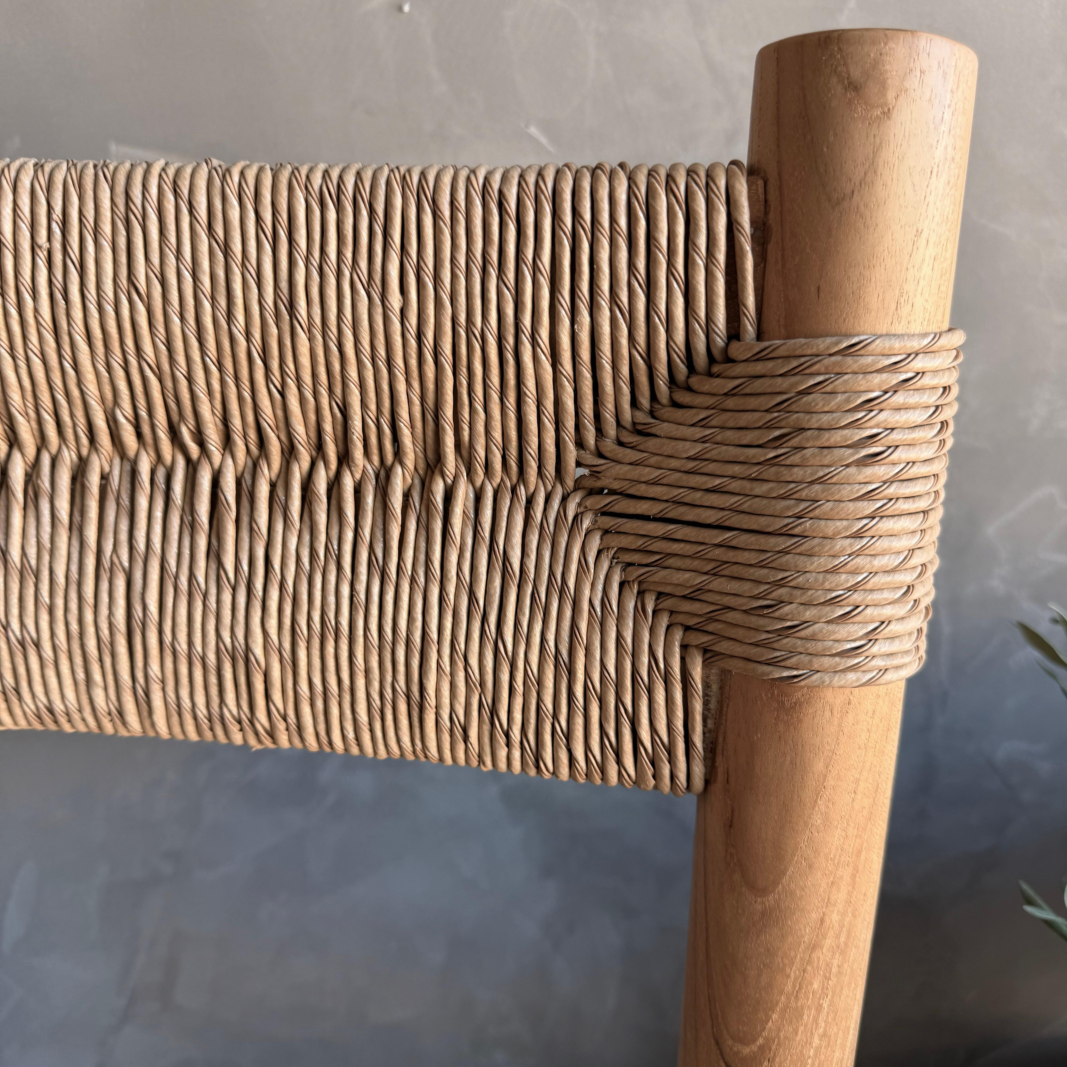 Indoor Outdoor Massiv Teakholz und geflochtene Twist Natural Rope Esszimmerstühle (Indonesisch) im Angebot