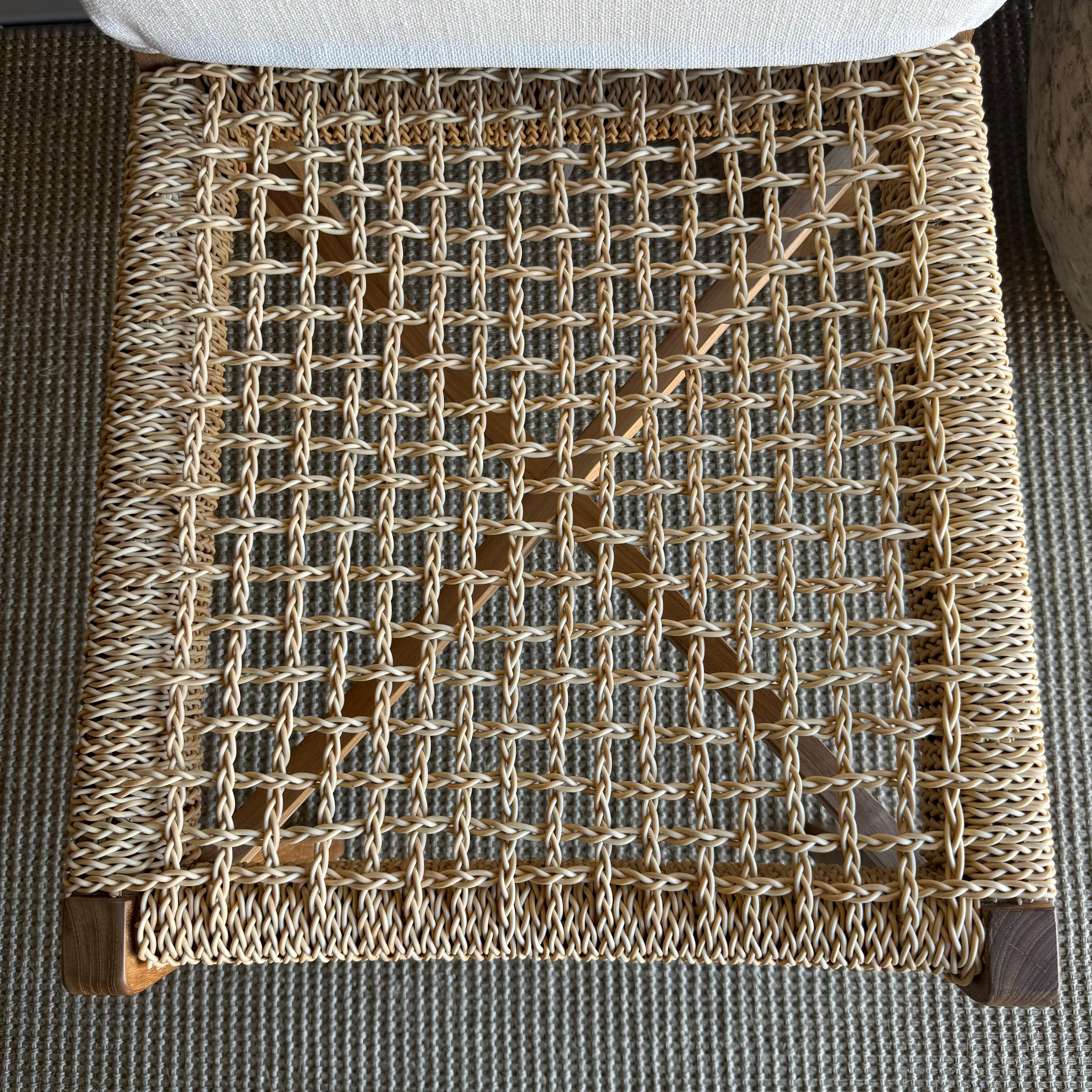 Indoor Outdoor Massiv Teakholz Esszimmerstühle mit geflochtenem Seil Design (21. Jahrhundert und zeitgenössisch) im Angebot
