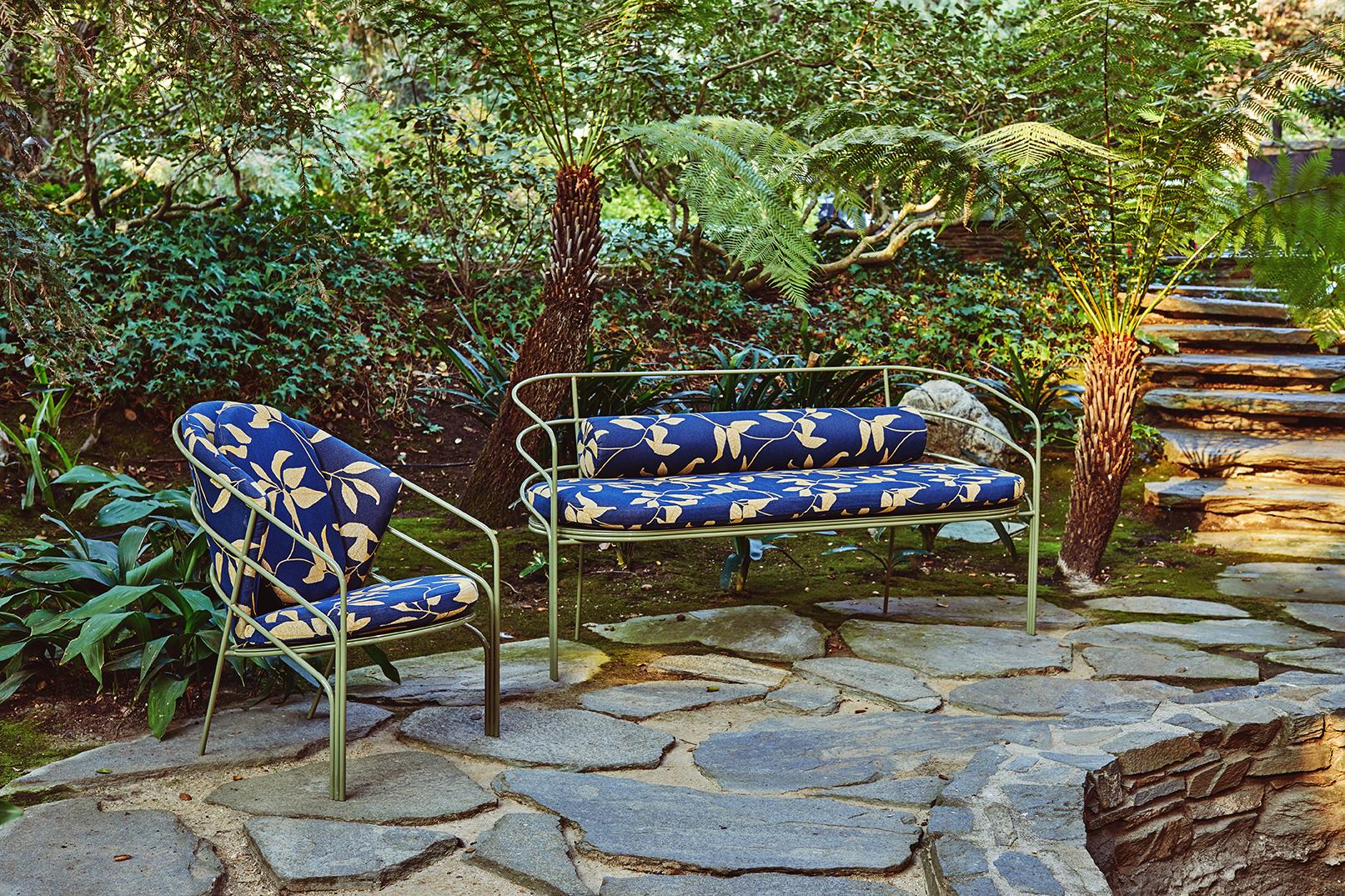 American Indoor/Outdoor Steel-Framed DeMille Sofa in Modern Regency Style by Laun For Sale