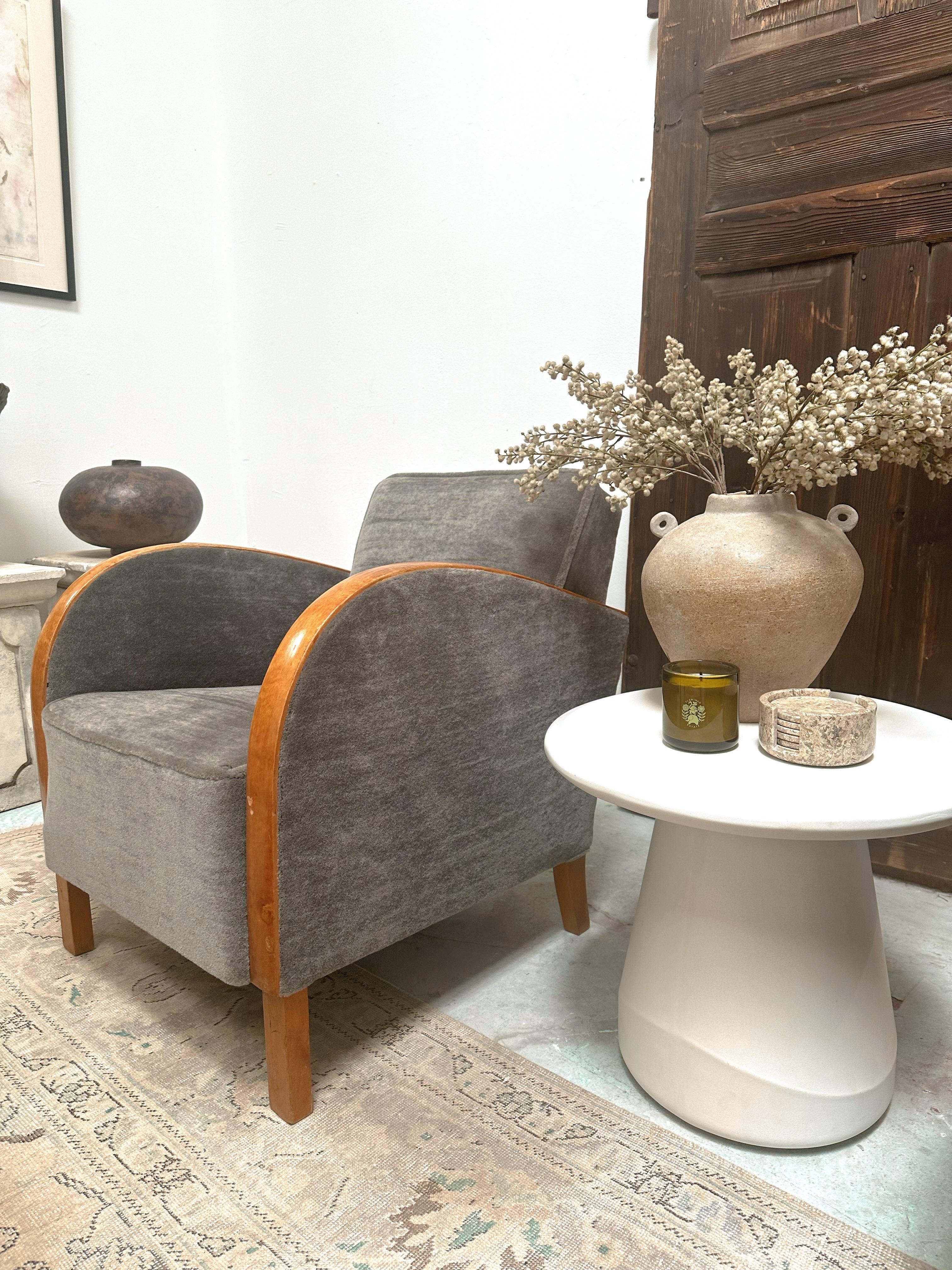 Mesa Auxiliar de Hormigón Blanco Interior / Exterior en Nuevo estado para la venta en Los Angeles, CA