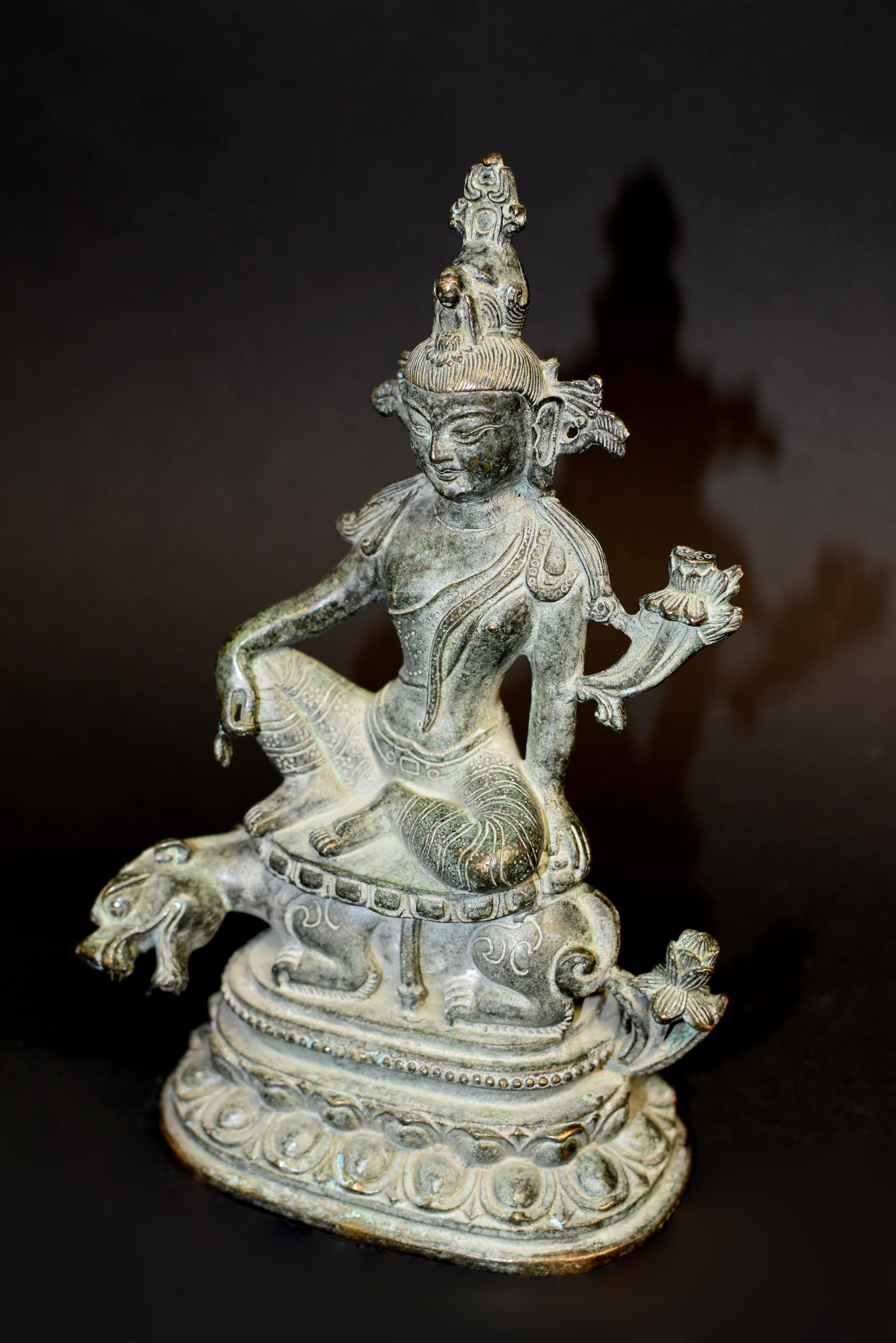 Statue de Bouddha tibétain hindou roi des dieux Indra en vente 11