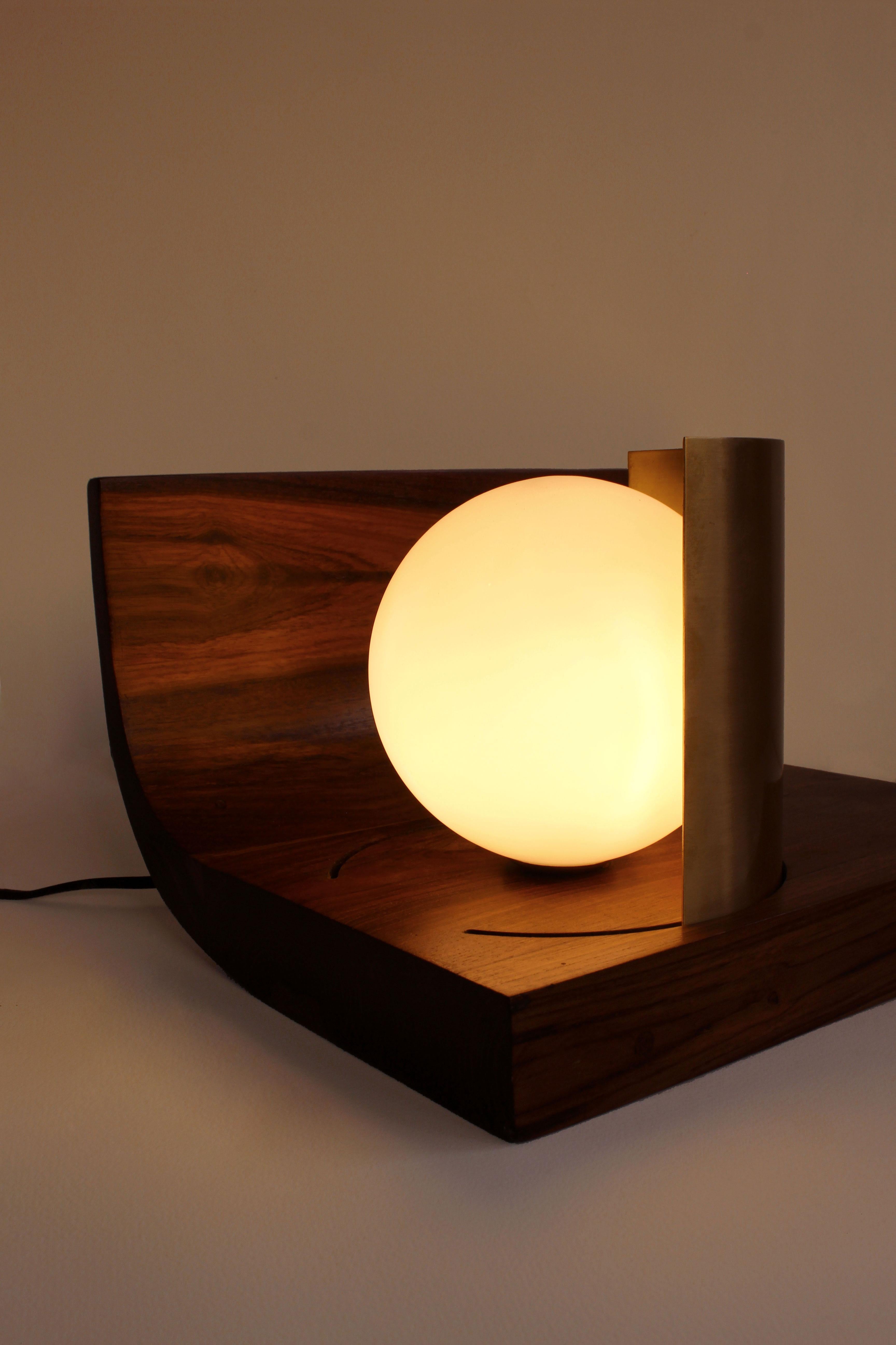 Postmoderne Lampe de table Indu par Studio Indigene en vente
