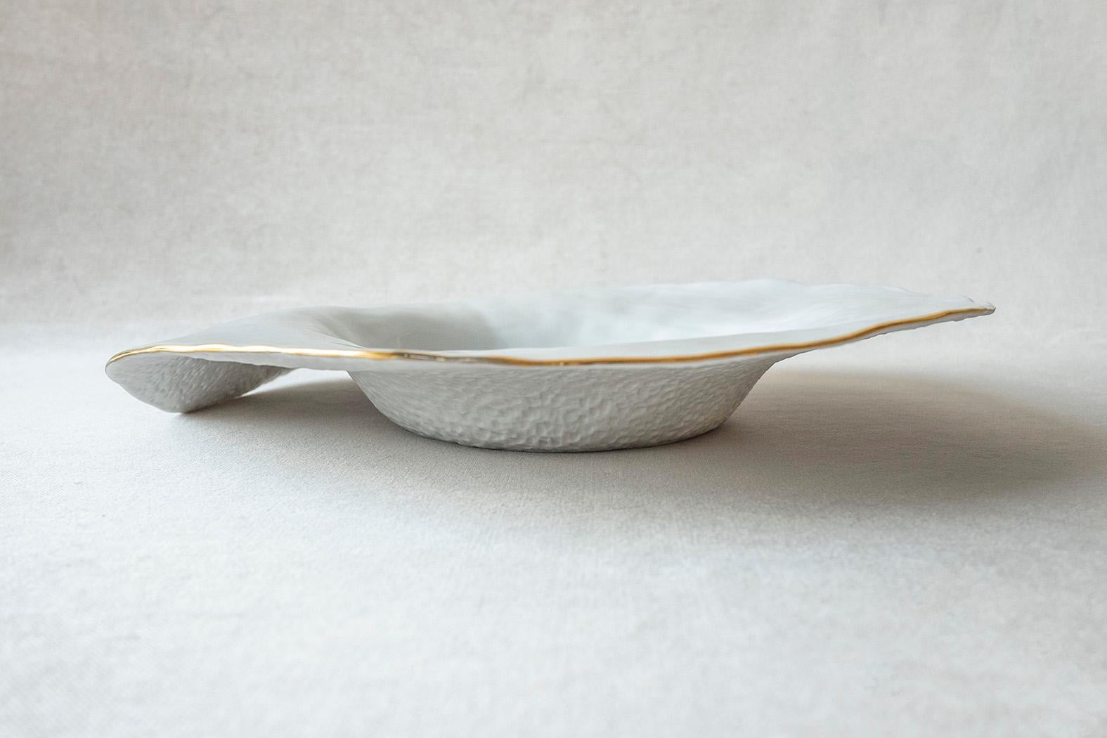 Indulge Nº7 / Golden Rim / Deep Dinner Plate, Handmade Porcelain Tableware In New Condition For Sale In Amsterdam, NL