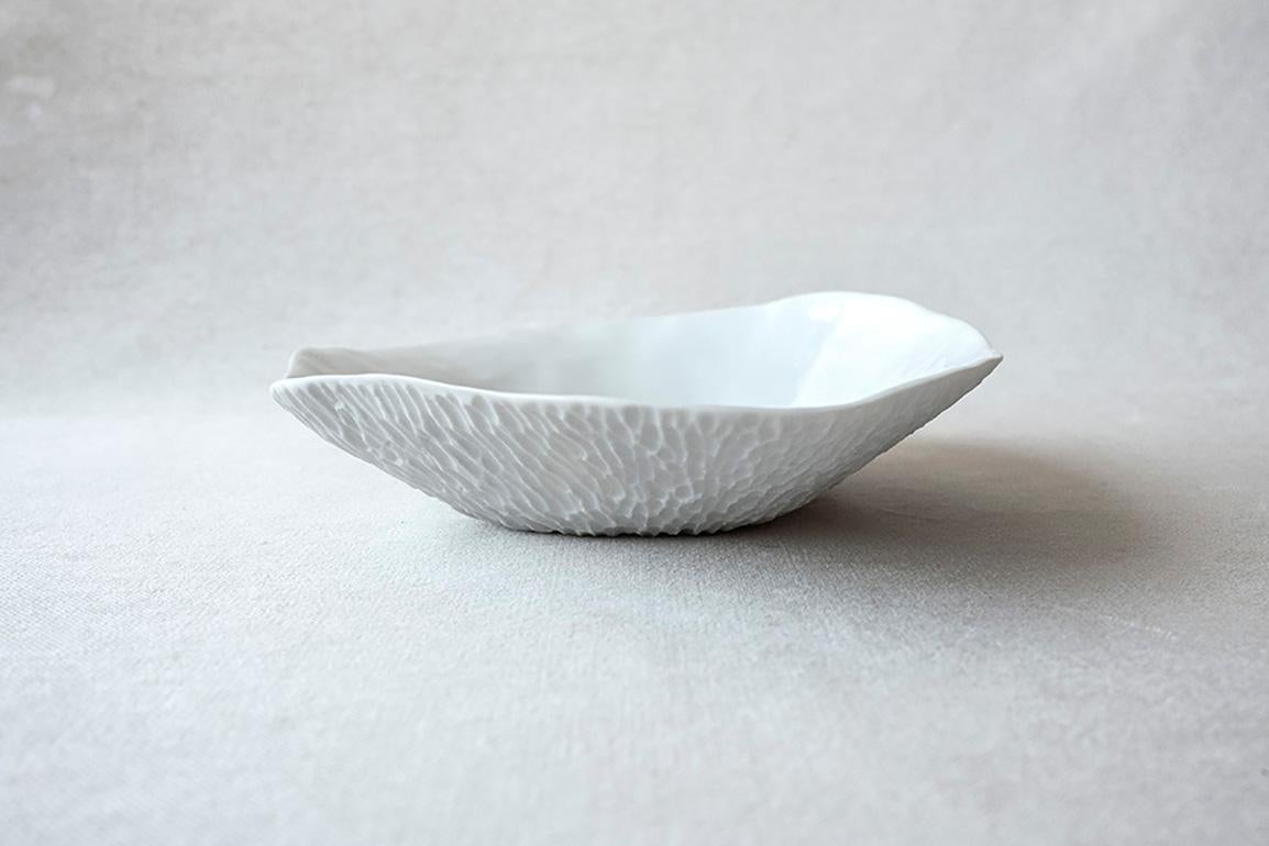 • Small plate
• Measures: 18cm x 17cm x 5cm 
• Perfect for a starter soup, dessert or side dish
• White glazed top, textured bottom
• Designed in Amsterdam / handmade in France
• True Porcelaine de Limoges
• Dishwasher safe

This luxurious