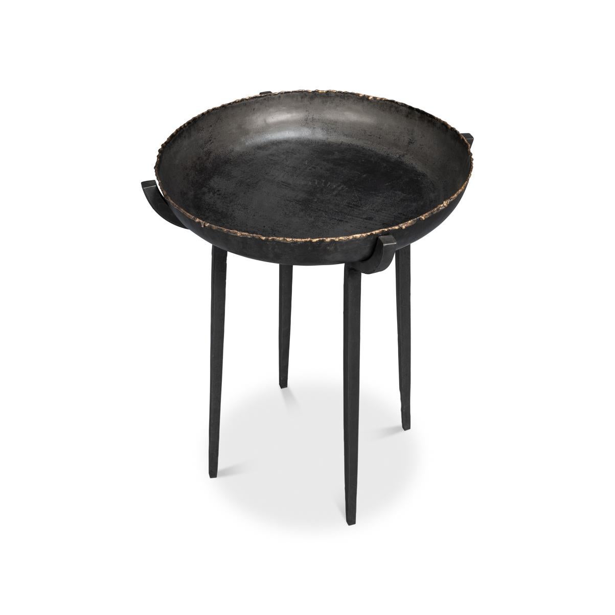 Asiatique Table d'appoint industrielle en vente