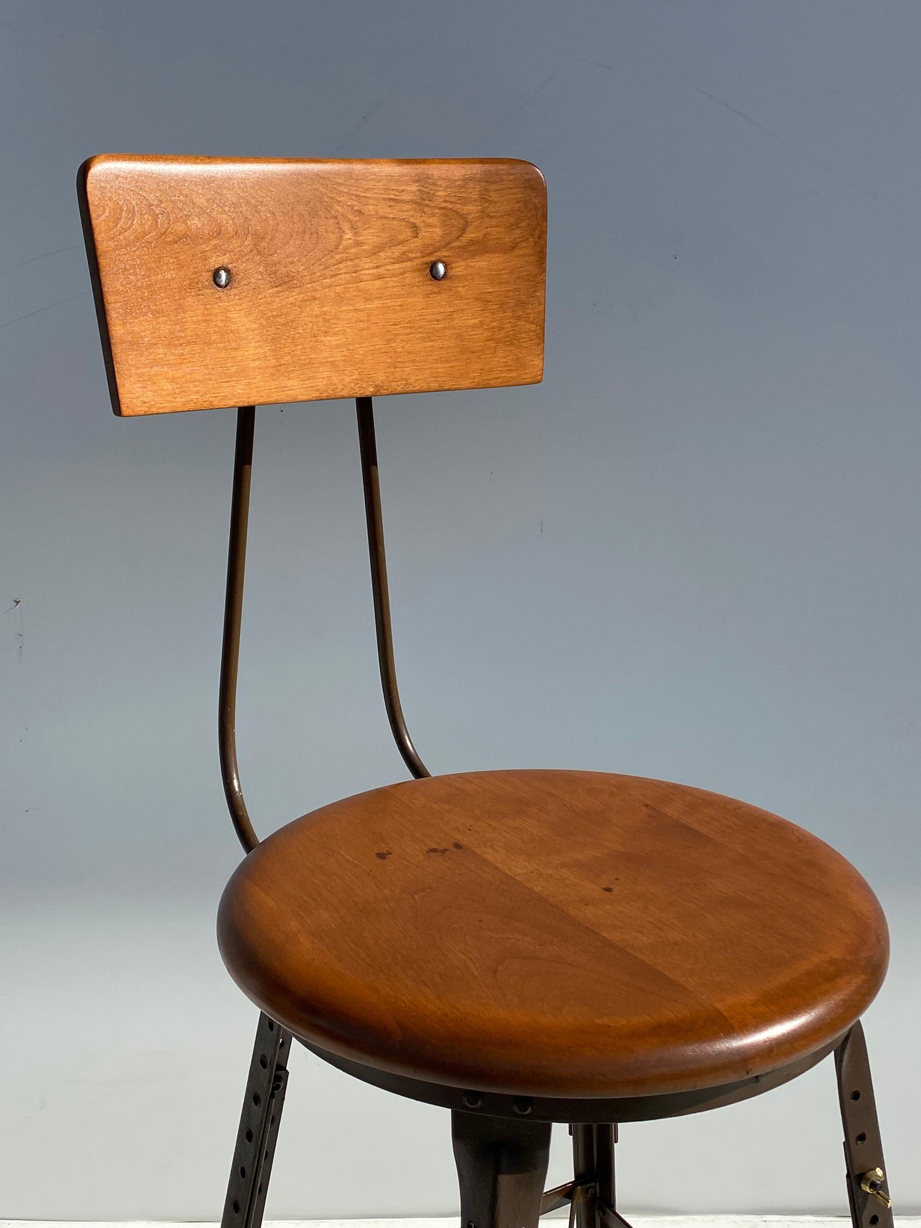 artist stool adjustable