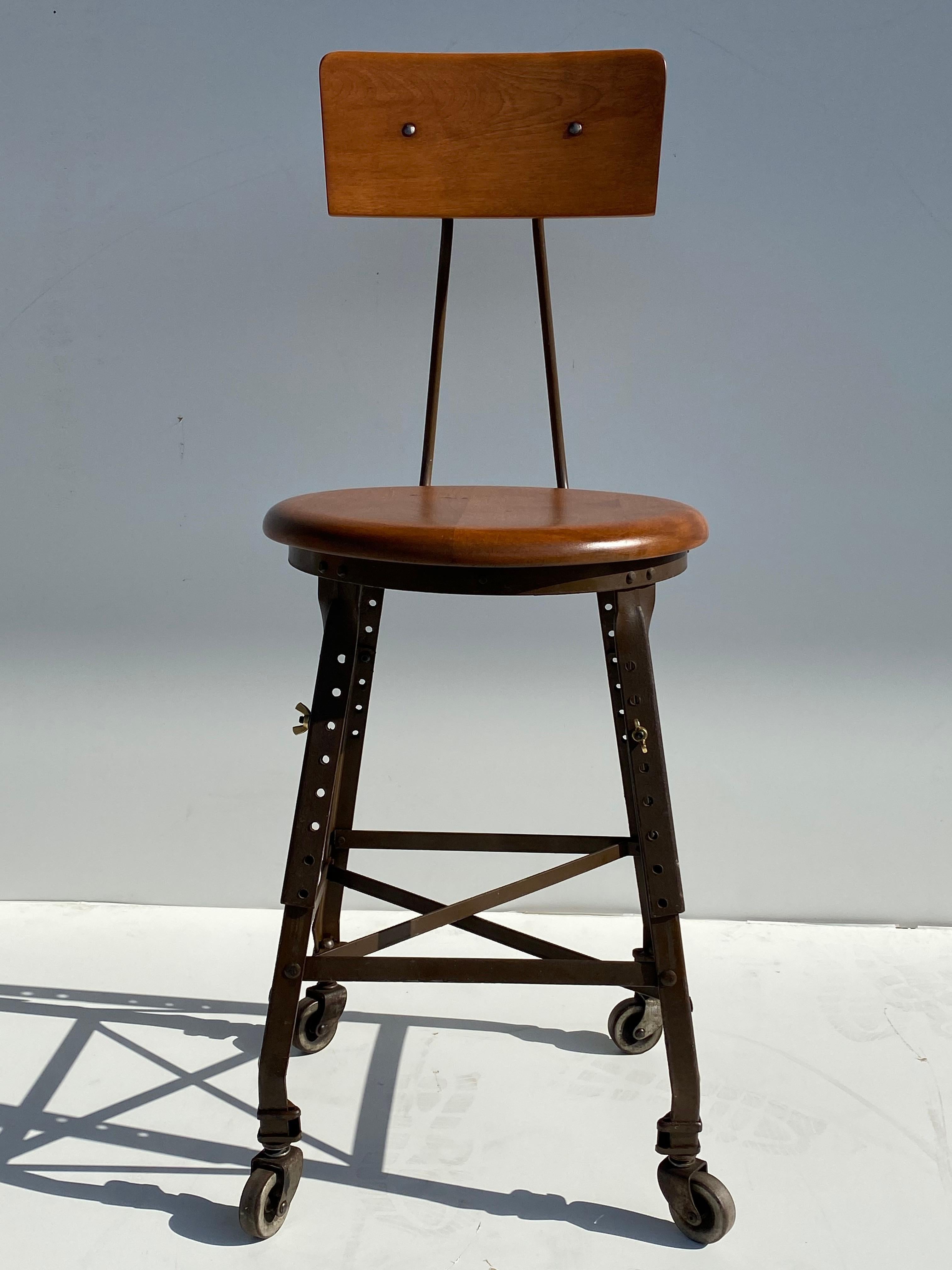 artist stool with back