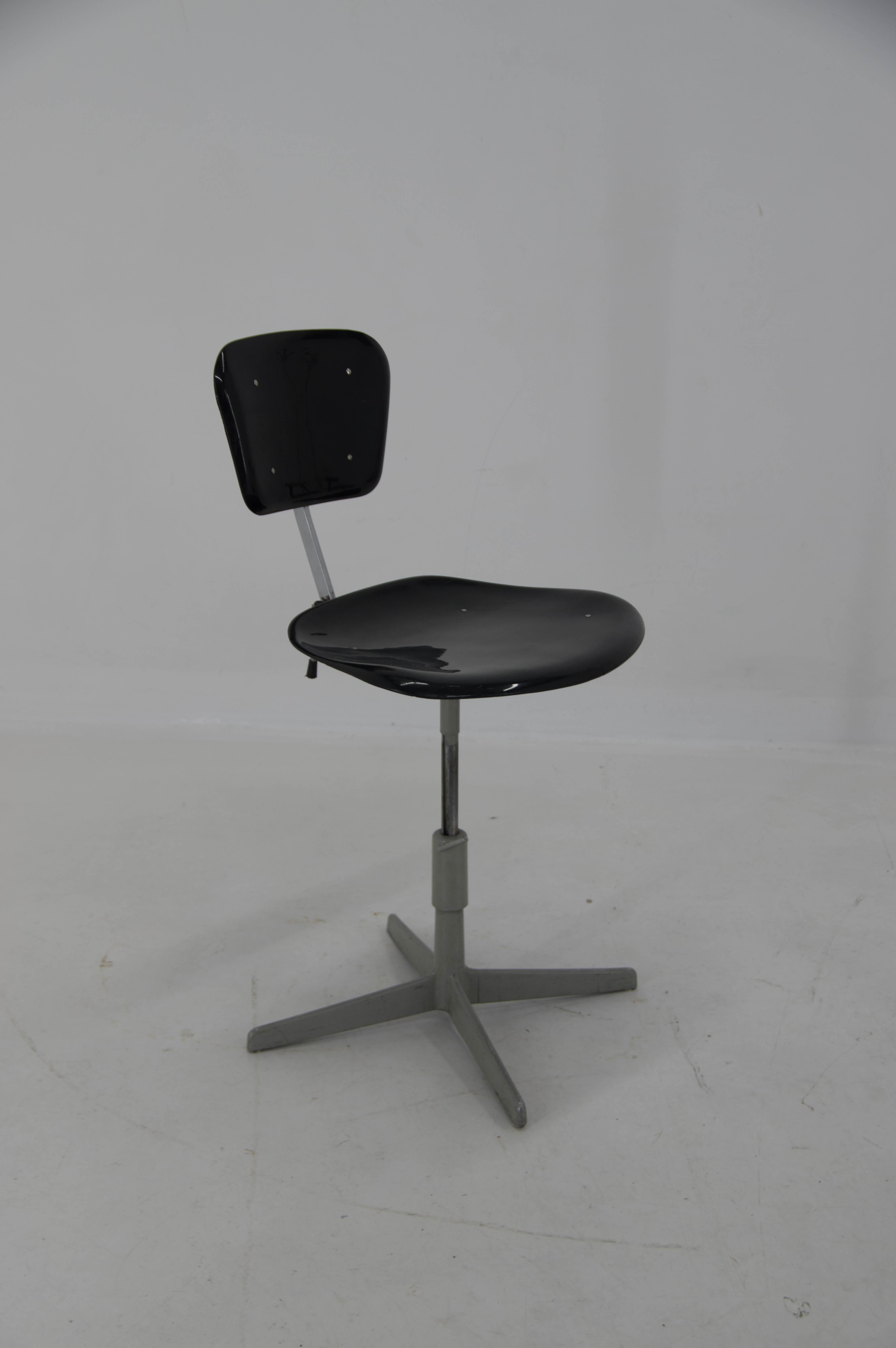 Industrial Adjustable Chair Z 306, Czechoslovakia, 1960s In Good Condition For Sale In Praha, CZ