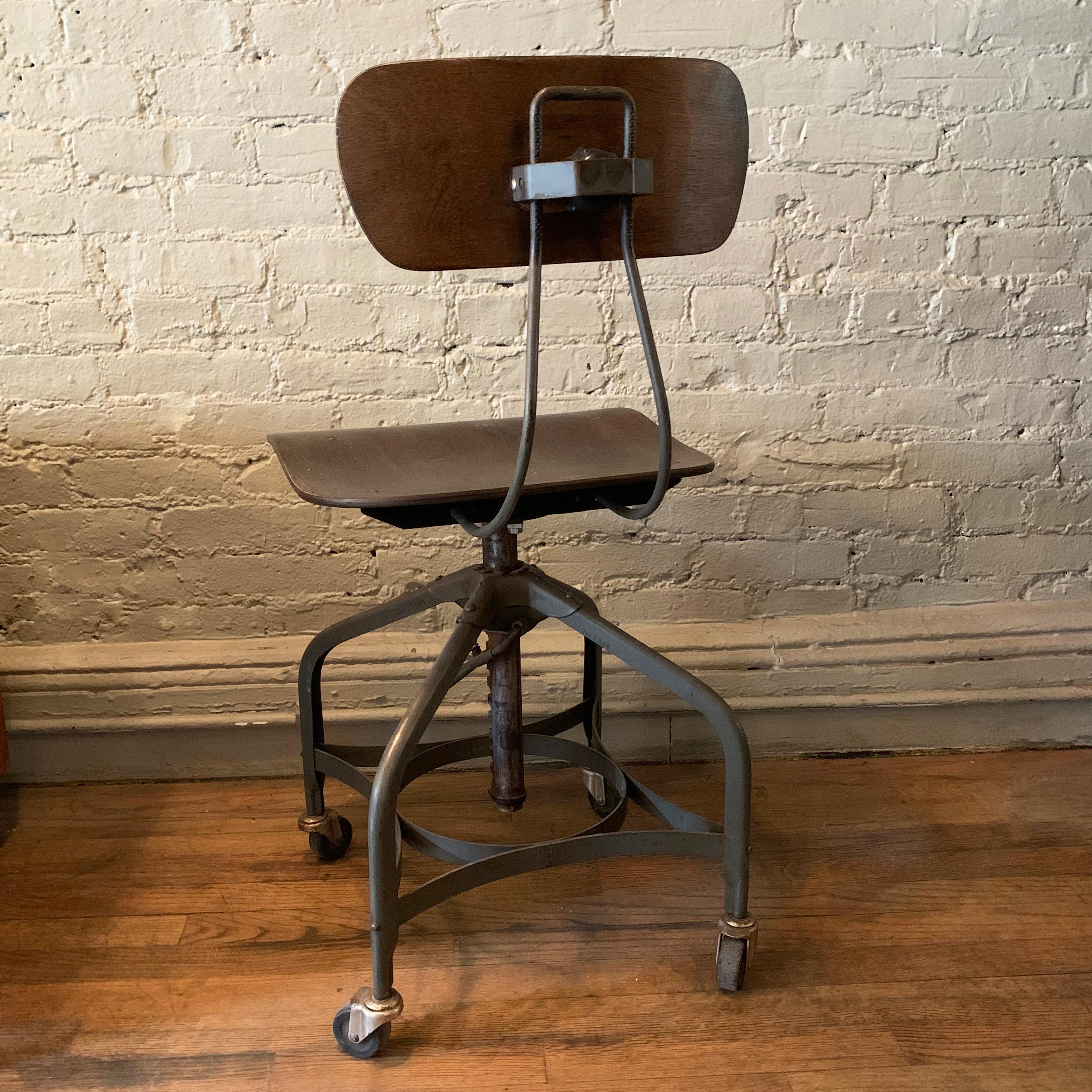 drafting stools with wheels