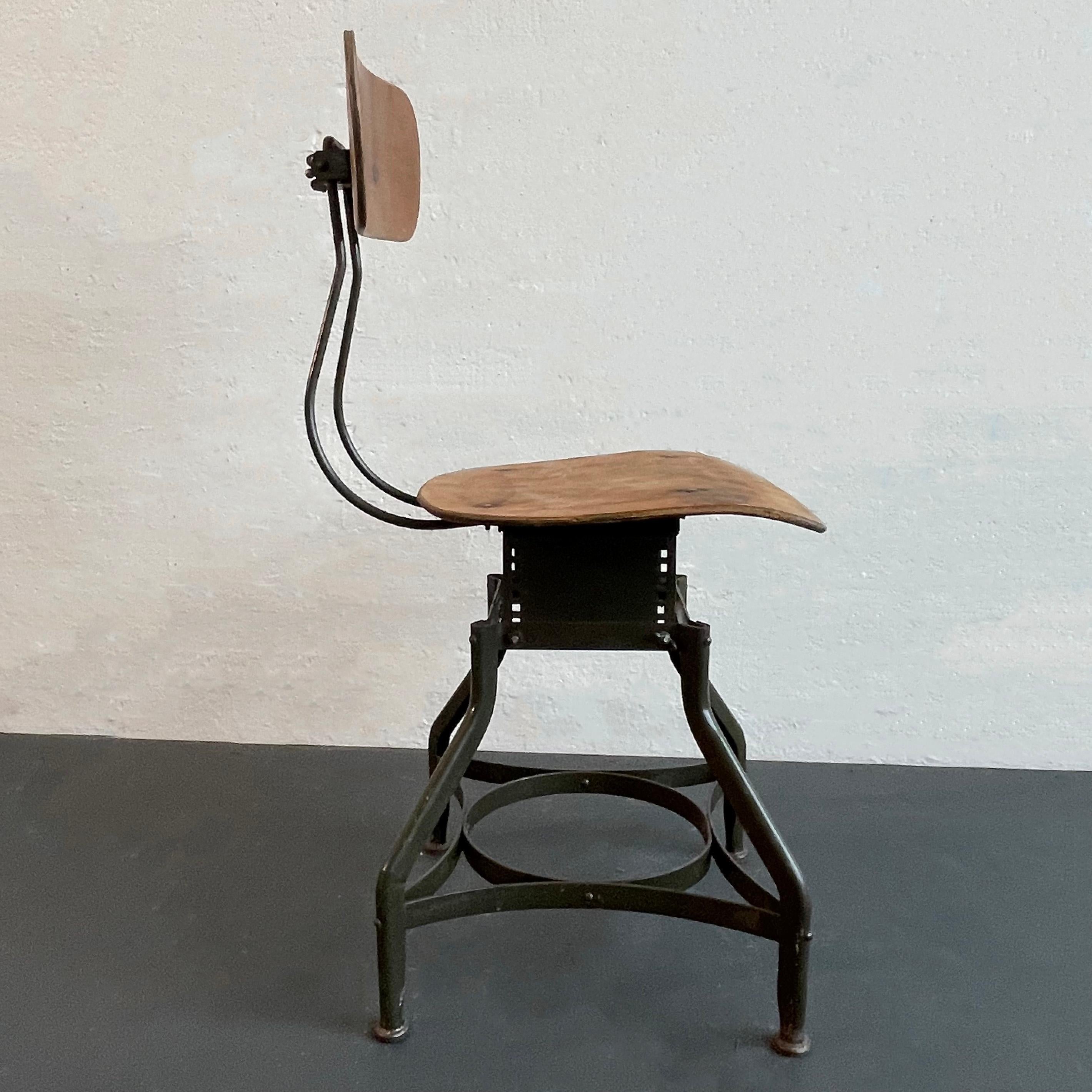 Silla industrial ajustable de Toledo Metal Furniture Co. Industrial en venta