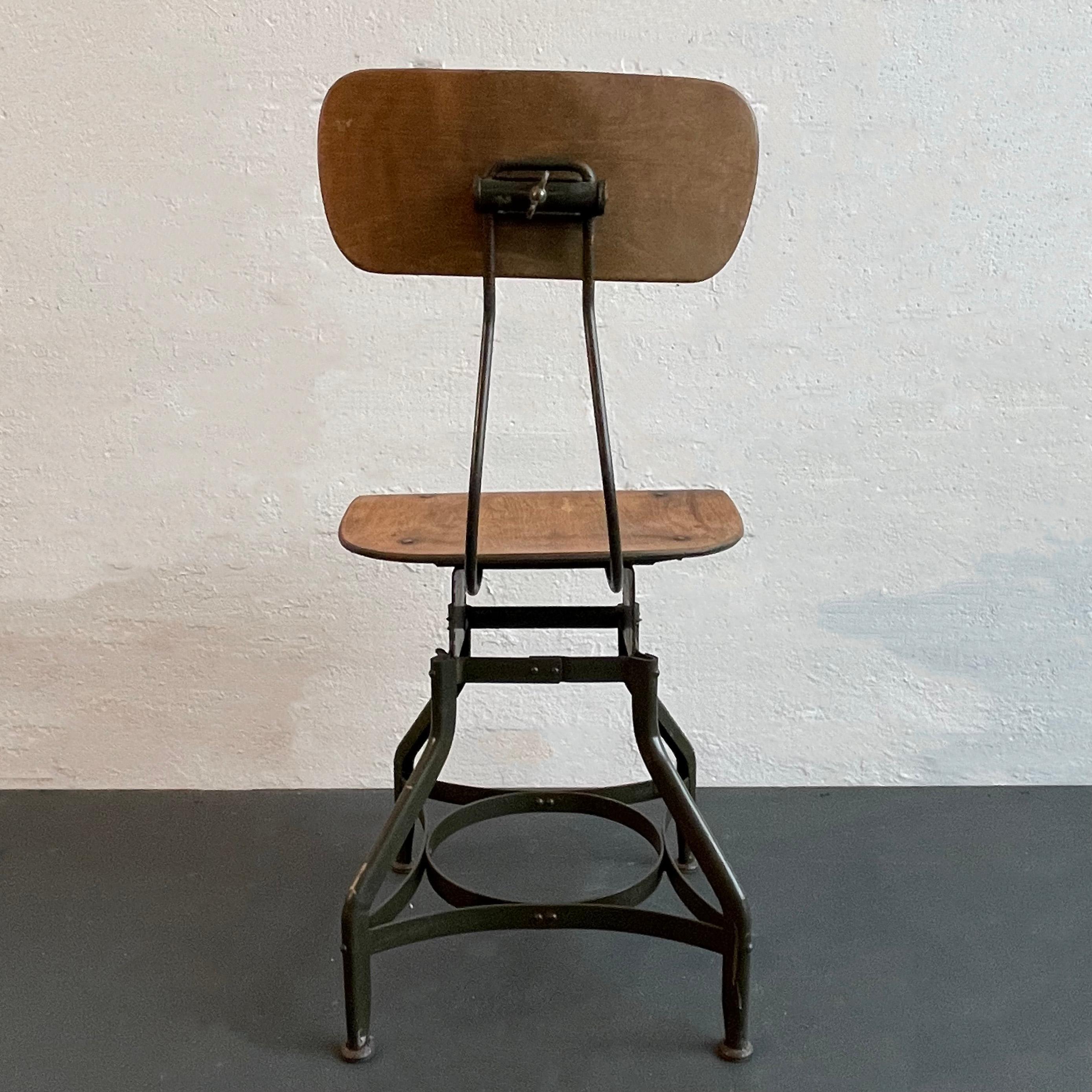 Silla industrial ajustable de Toledo Metal Furniture Co. en Bueno estado para la venta en Brooklyn, NY
