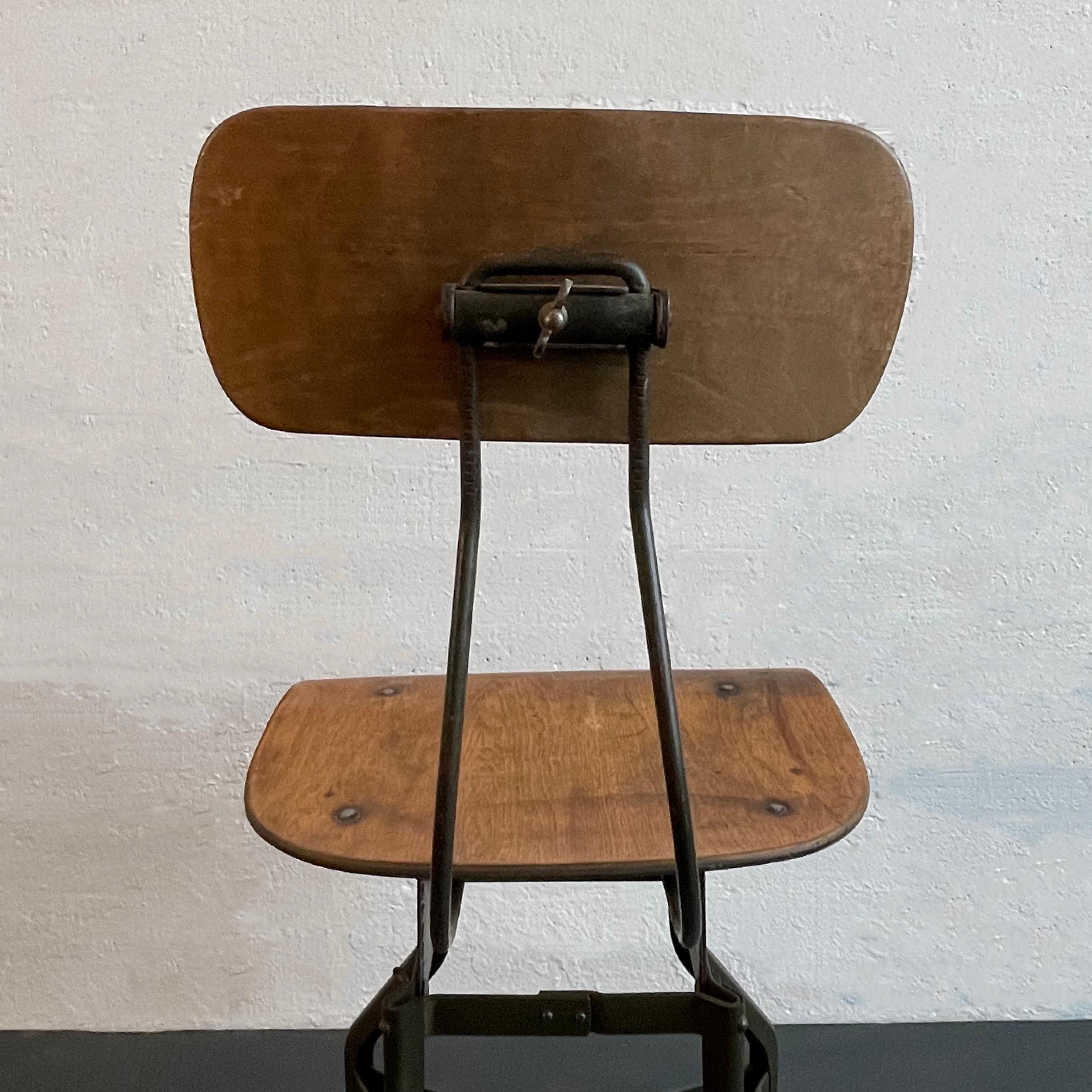 Silla industrial ajustable de Toledo Metal Furniture Co. siglo XX en venta