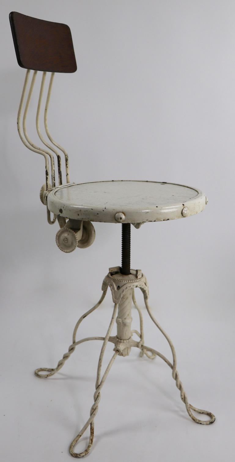 20ième siècle Tabouret industriel réglable en vente