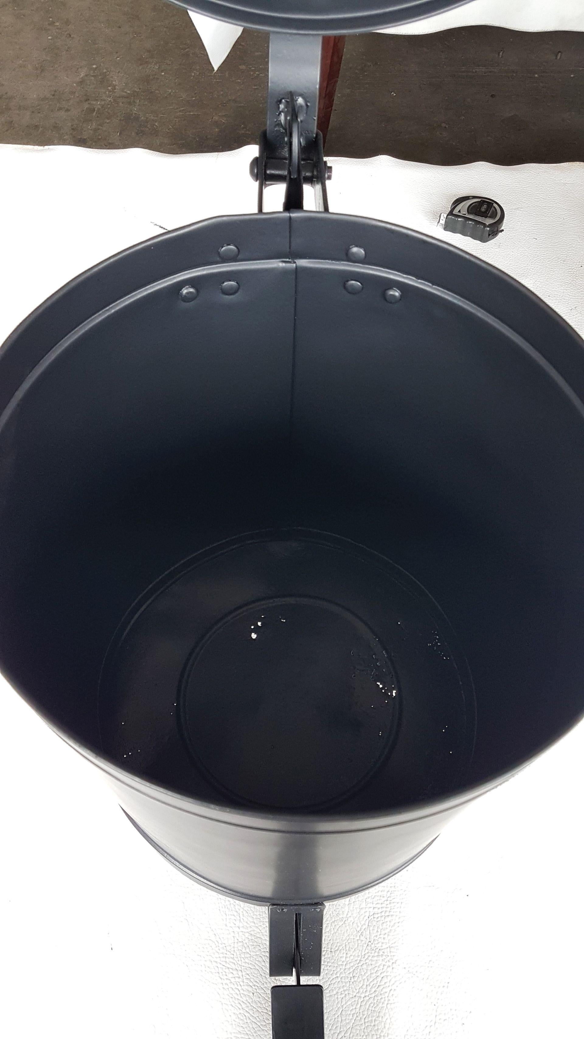 The 1960s metal waste basket in the Space Age style has been thoroughly sandblasted and powder coated with black matte.
Dimensions: height: 50cm, diameter: 31cm
Baskets are fully functional. Price per item.