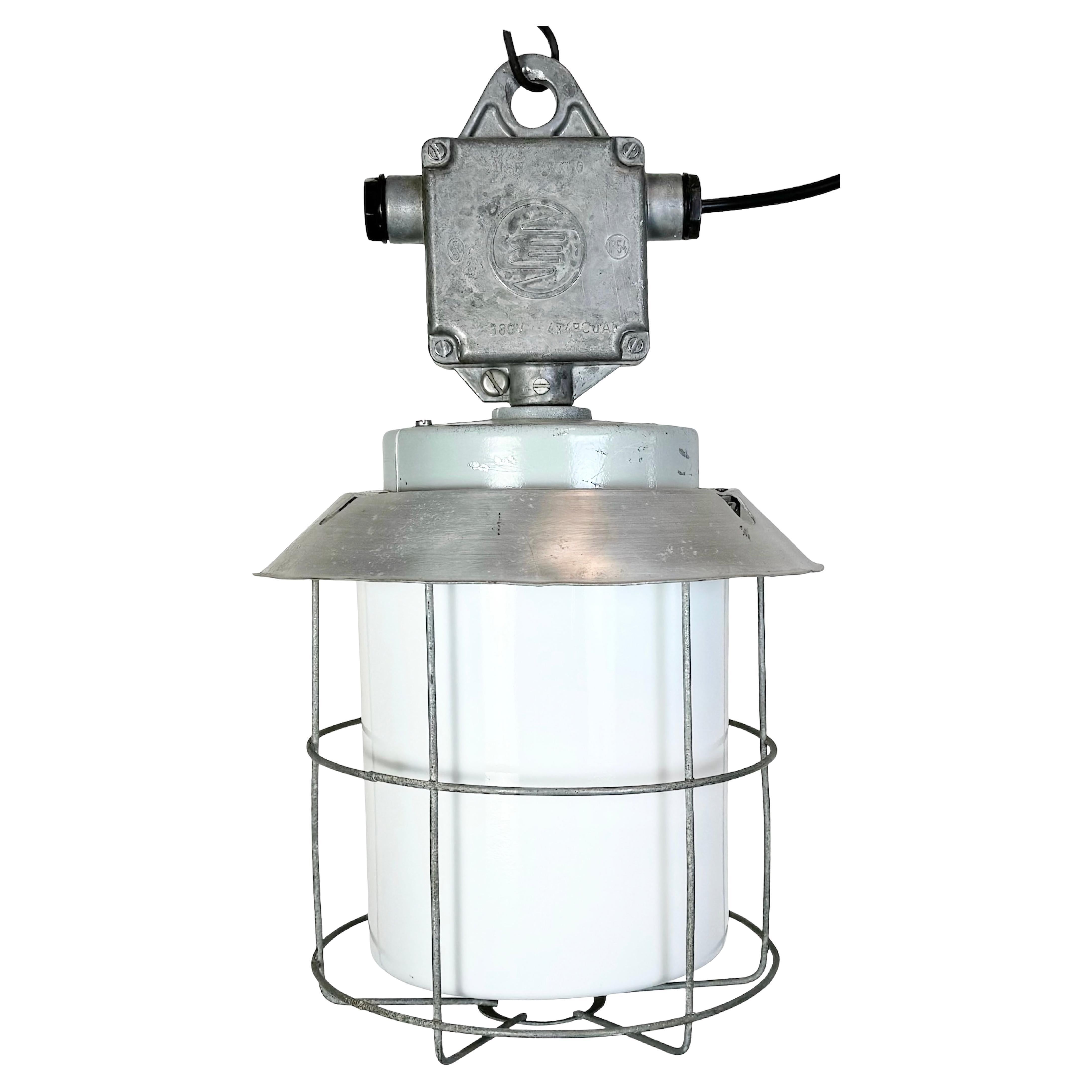 Lampe cage industrielle avec verre dépoli Elektrosvit, 1970