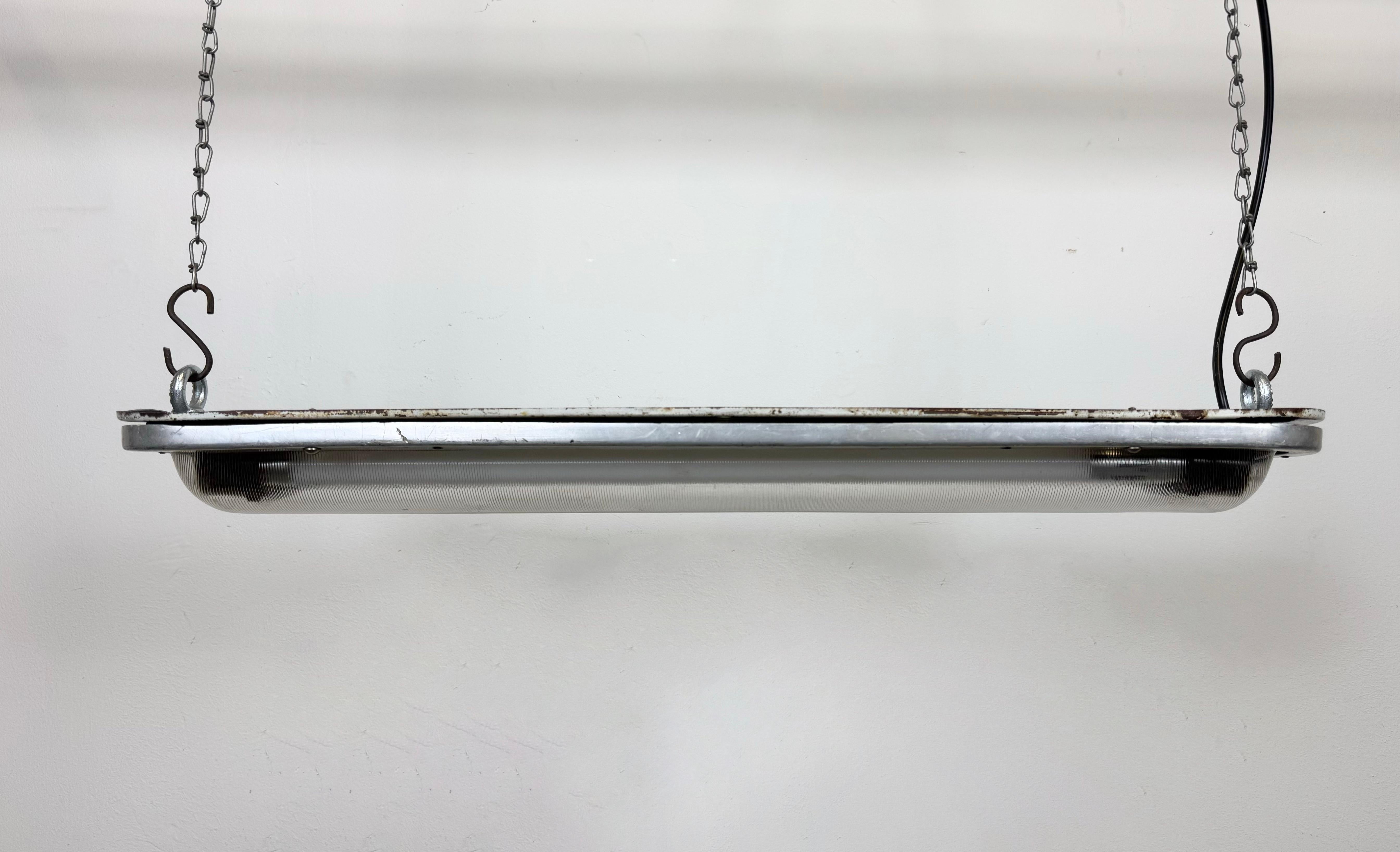 This industrial tube light was made in former Czechoslovakia during the 1970s. These lights were used in Czechoslovak trains called “PANTOGRAF” .It is made of an aluminium, an iron jand a plastic glass cover. The light is converted into two Led T8,