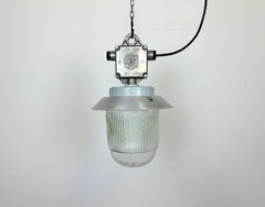 Industrielle Aluminiumleuchte aus Aluminium mit Glasabdeckung von Elektrosvit, 1970er Jahre