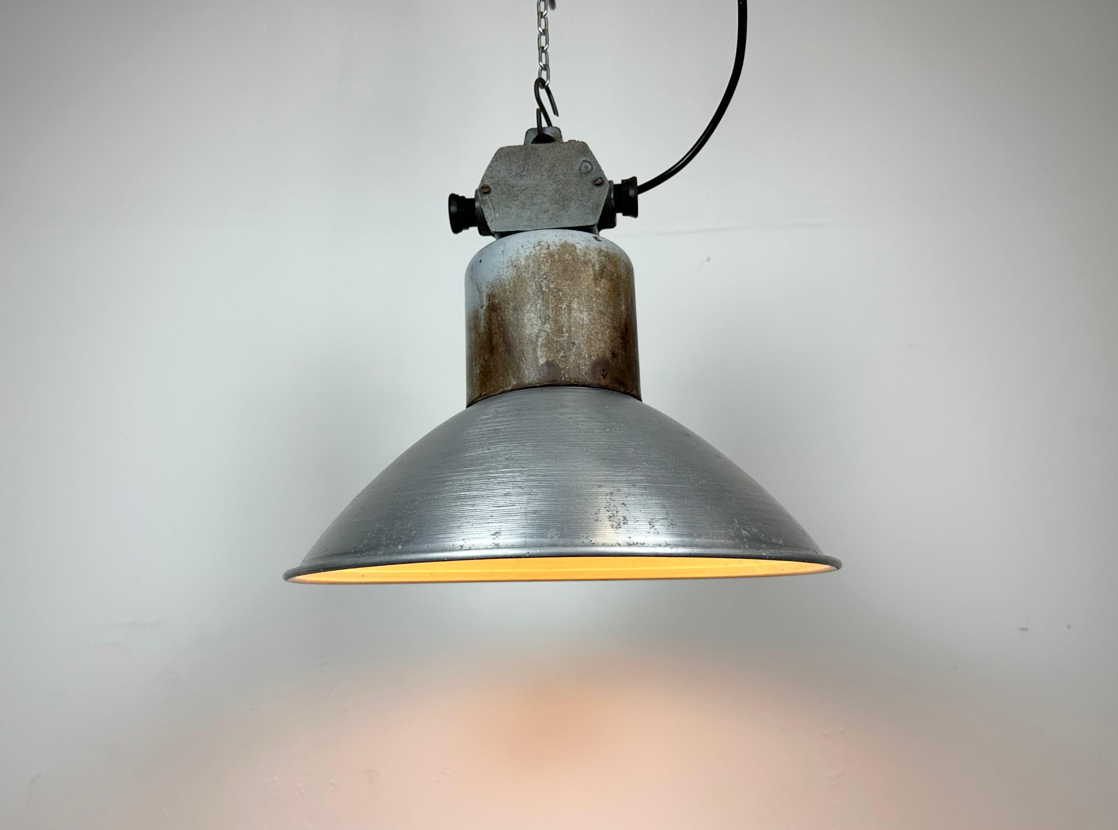 Industrial Aluminium Pendant Lamp from Polam Wilkasy, 1960s For Sale 5