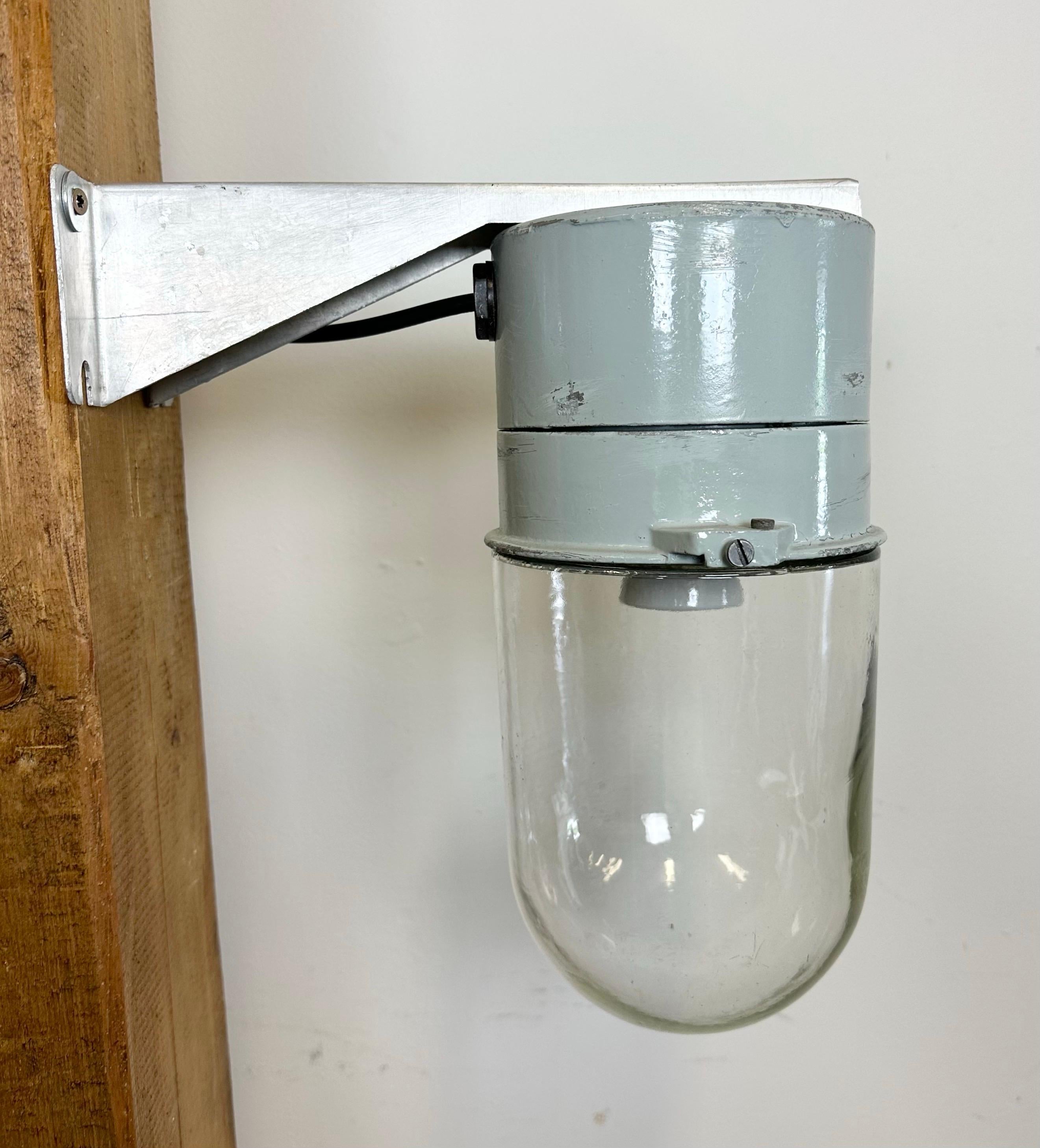 Industrial Aluminium Wall Light with Clear Glass from Elektrosvit, 1970s For Sale 4