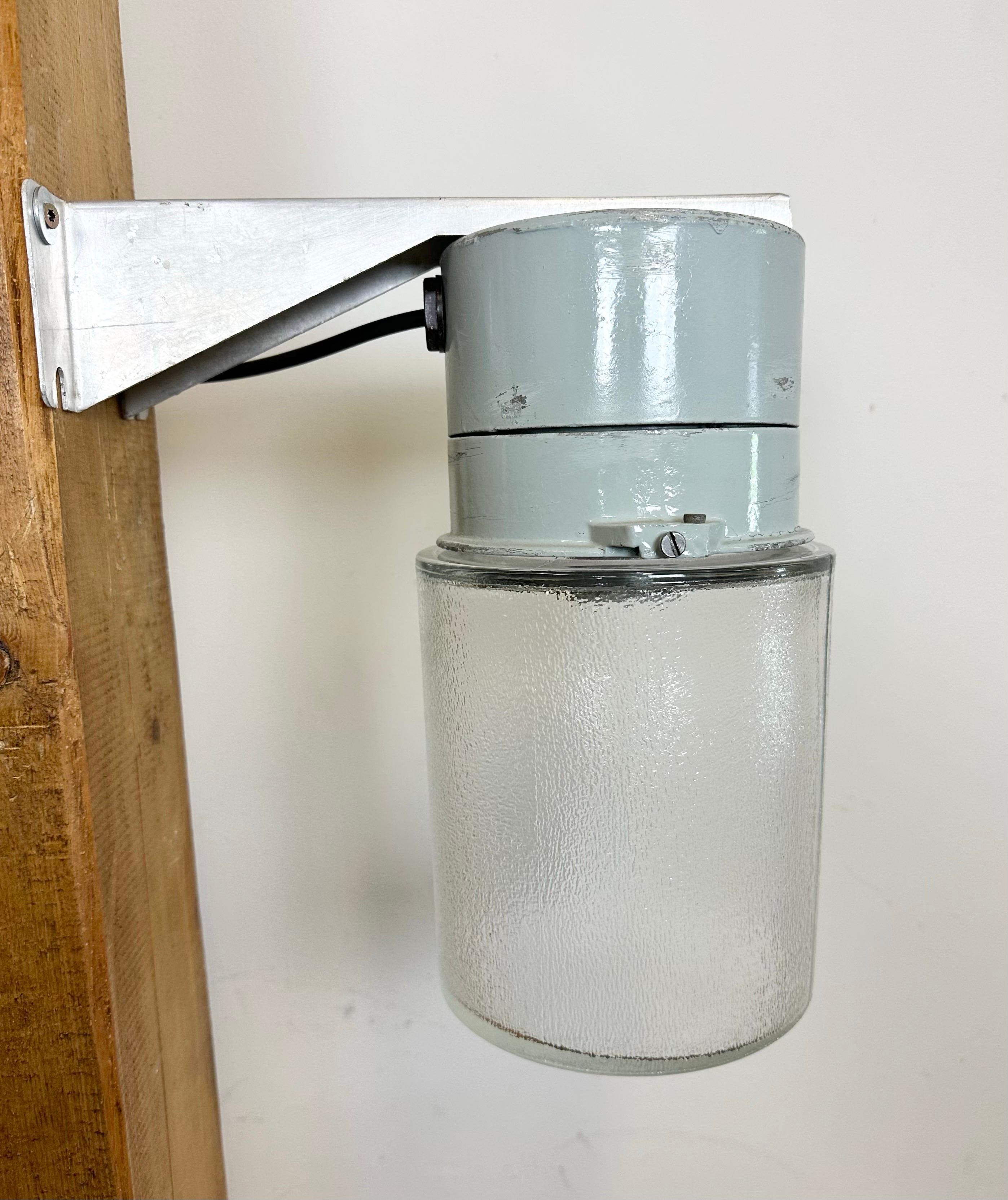Industrial Aluminium Wall Light with Frosted Glass from Elektrosvit, 1970s For Sale 4