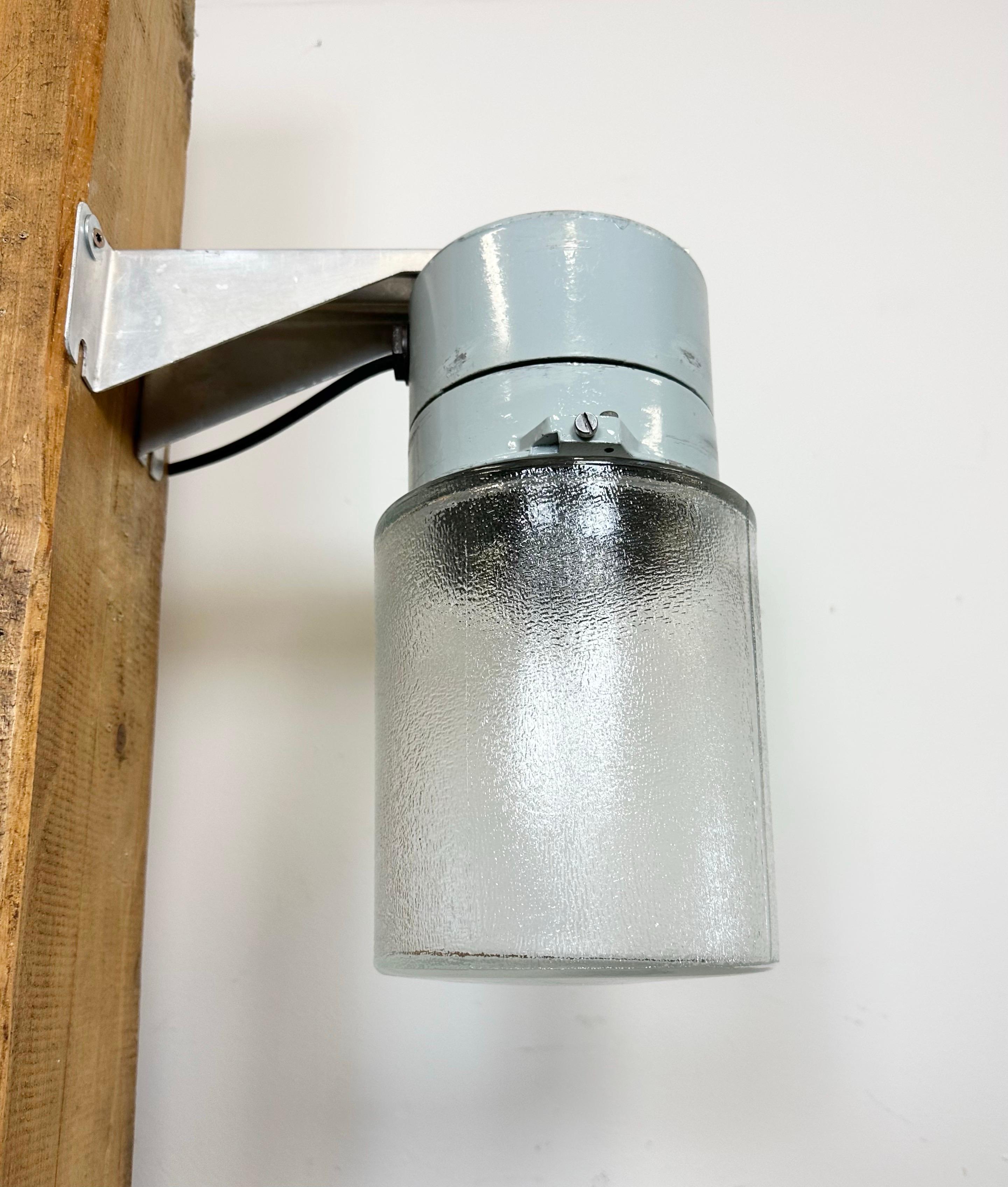Industrial Aluminium Wall Light with Frosted Glass from Elektrosvit, 1970s For Sale 7
